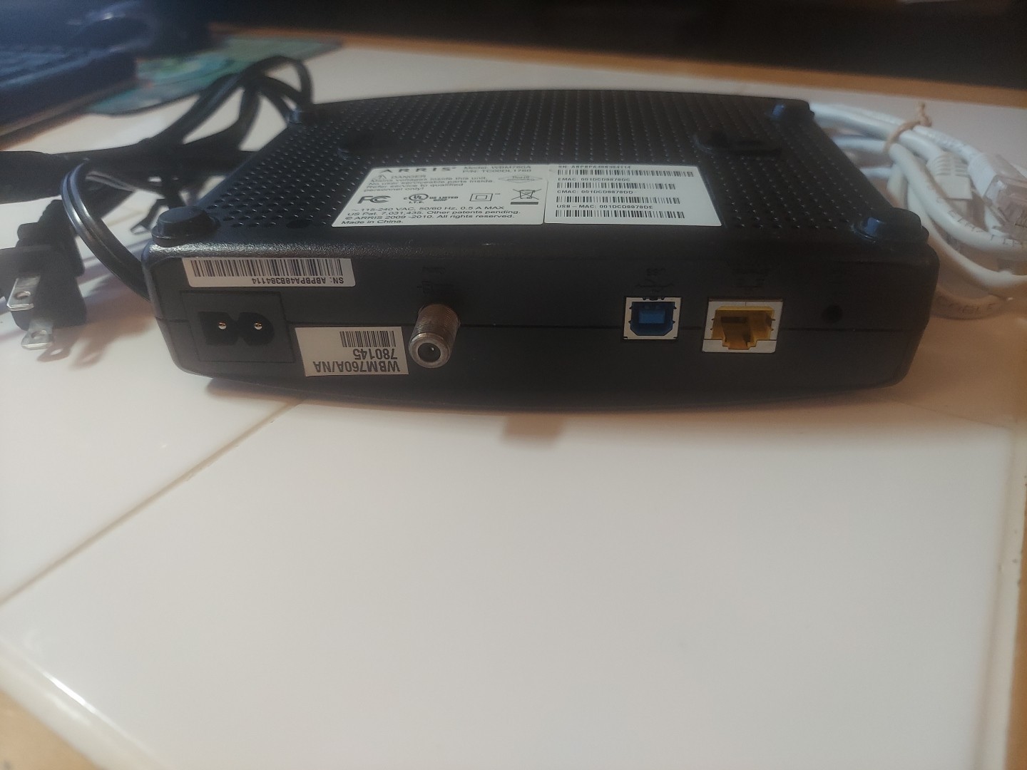 ARRIS Touchstone WBM760A (780145) 163.84 Mbps D 3.0 W/ Power & Ethernet Cables