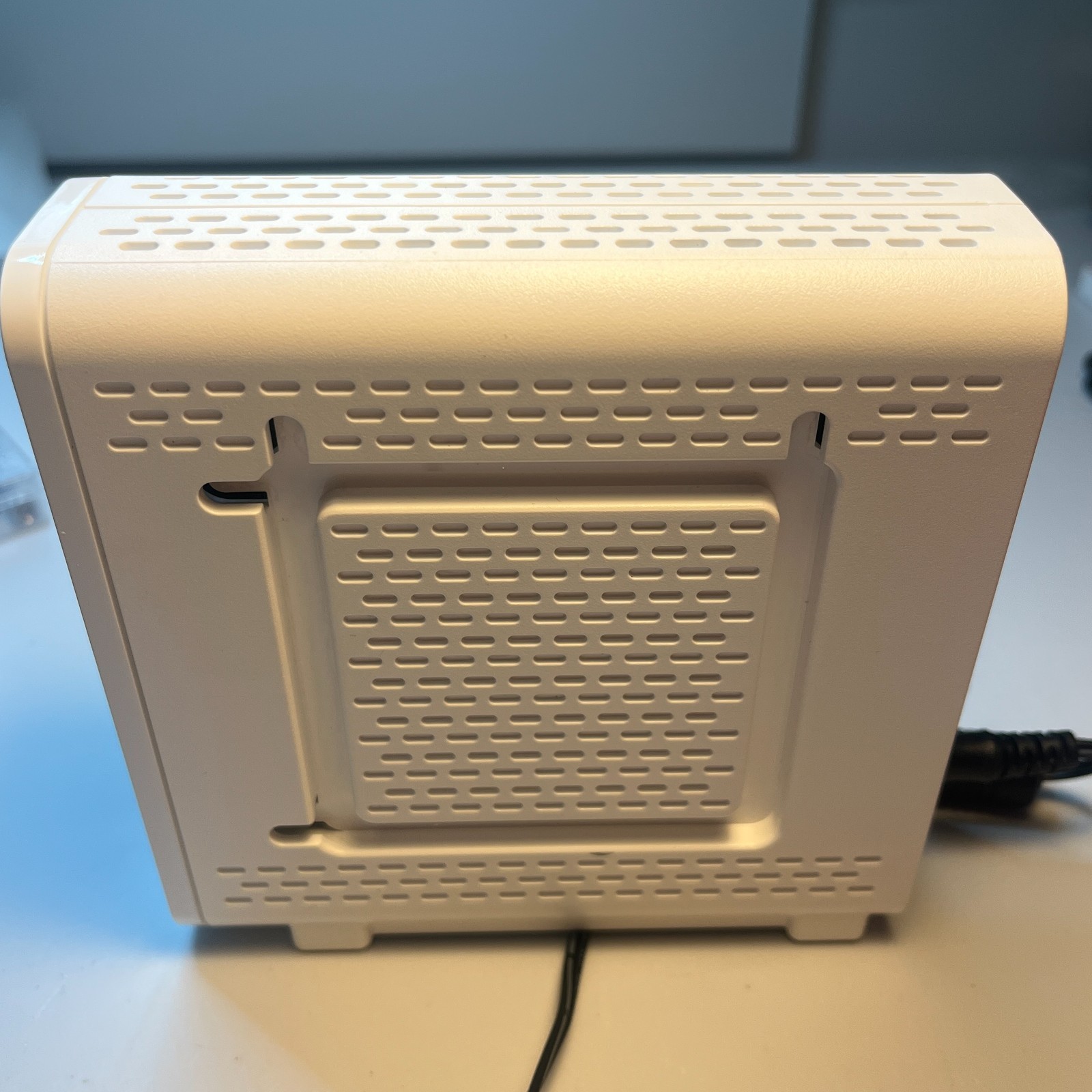 ARRIS SURFboard SB6190 w/Adapter DOCSIS 3.0 Cable Modem 32×8 Channel Bonding