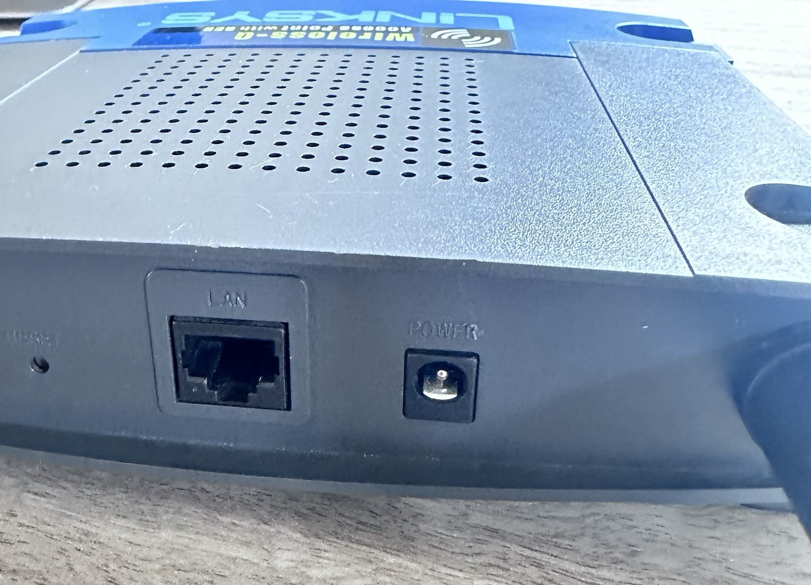 Linksys WAP54G Wireless-G 54Mbps Access Point w/ Dual Antennas No Power Adapter