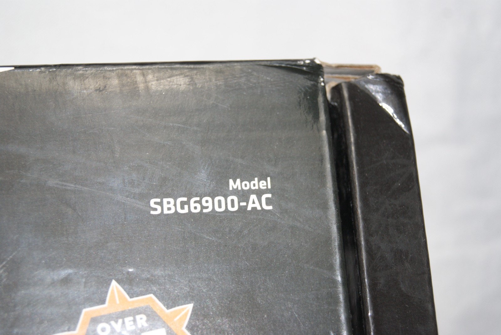 ARRIS SURFboard SBG6900AC Docsis 3.0 16×4 Cable Modem/ Wi-Fi AC1900 Router