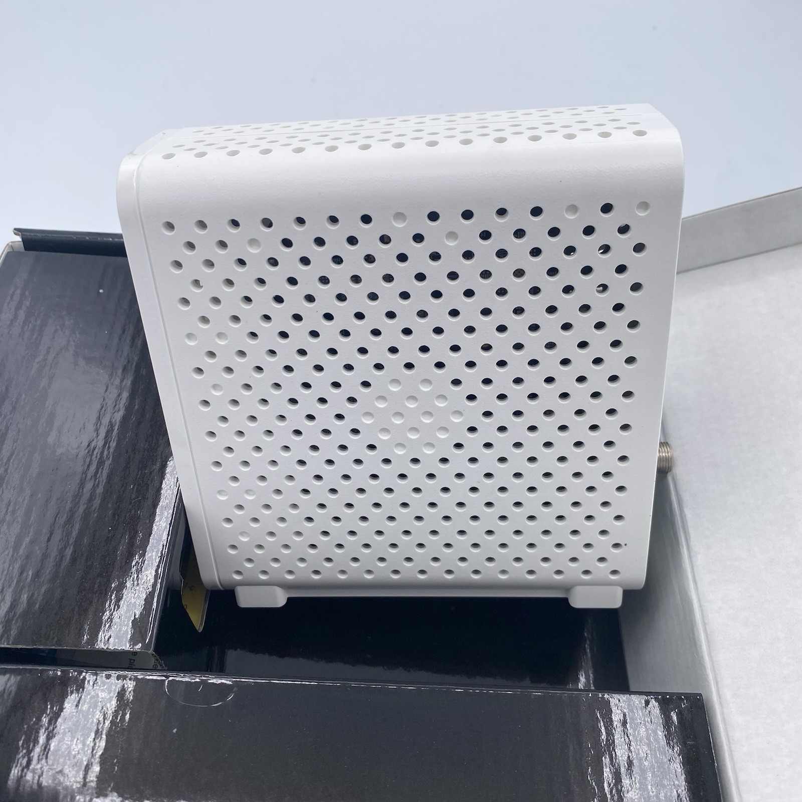 ARRIS SURFboard SB6183 DOCSIS 3.0 Cable Modem 686 Mbps Open Box New