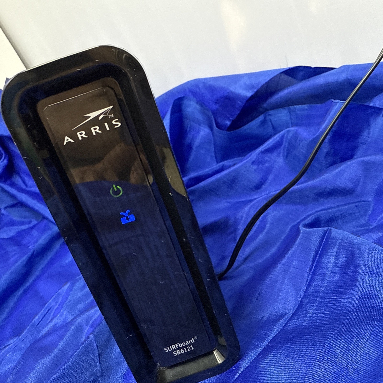Motorola ARRIS SURFboard SB6121 4×4 DOCSIS 3.0 Cable Modem With Power Adapter