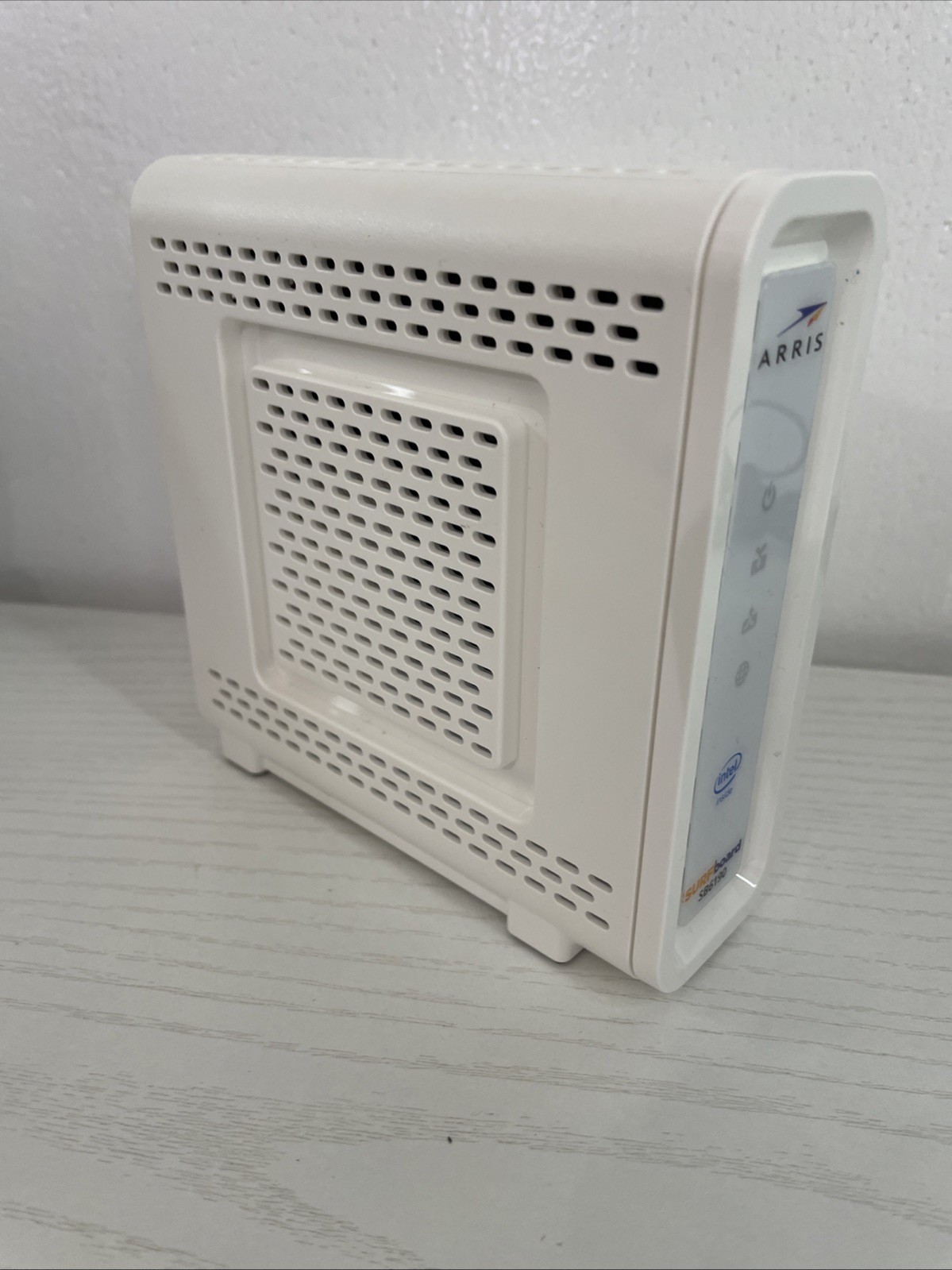 ARRIS SURFboard SB6190 DOCSIS 3.0 32 x 8 Gigabit Cable Modem White No Cord