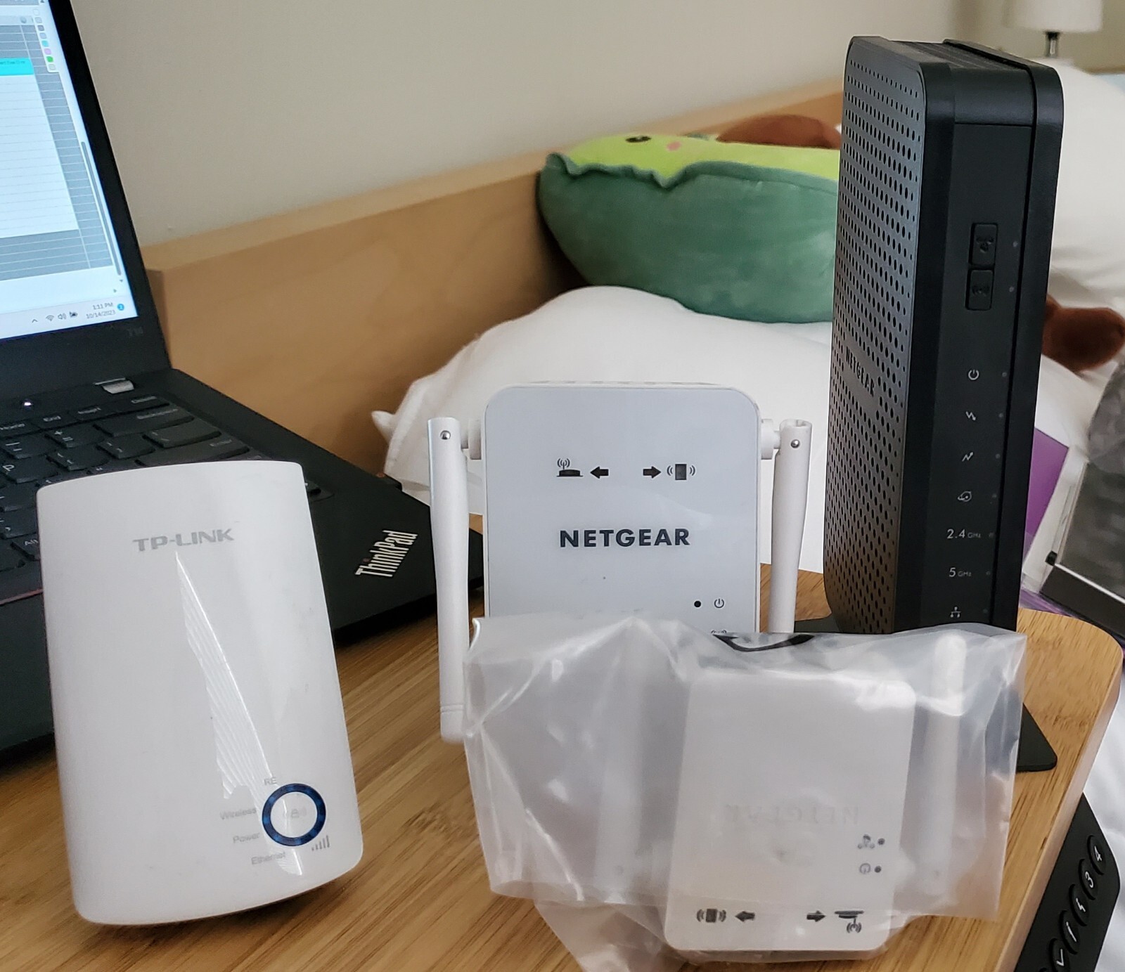 Modem Netgear with 3 wifi range extender