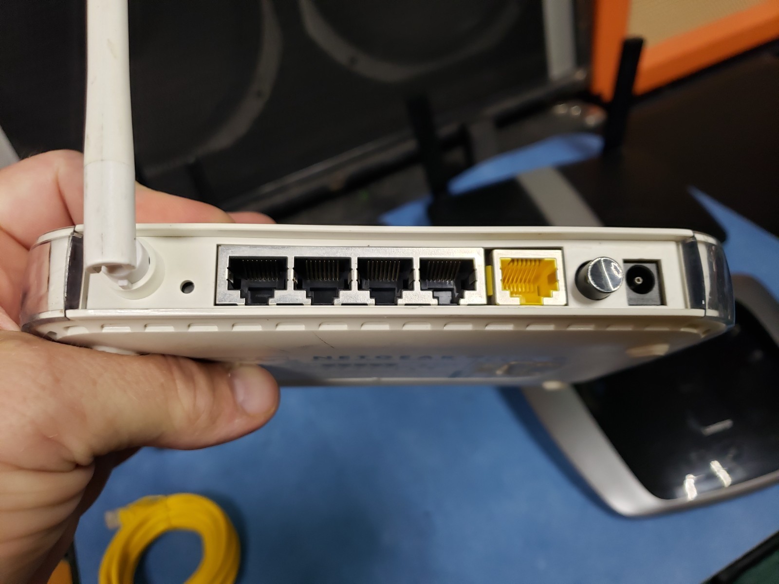 lot of 5 modems untested Netgear, AT&T, Linksys, Cisco as-is