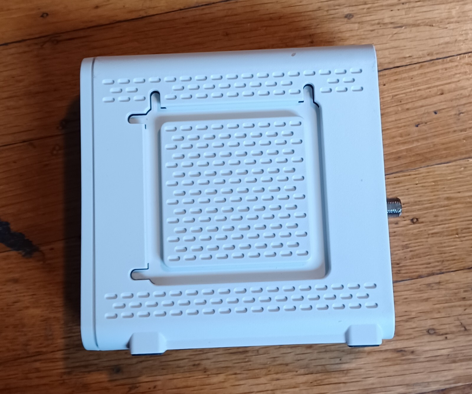 Modem + Router Combo: SURFboard SB6141 Docsis 3.0 + Tenda AC1900 Router