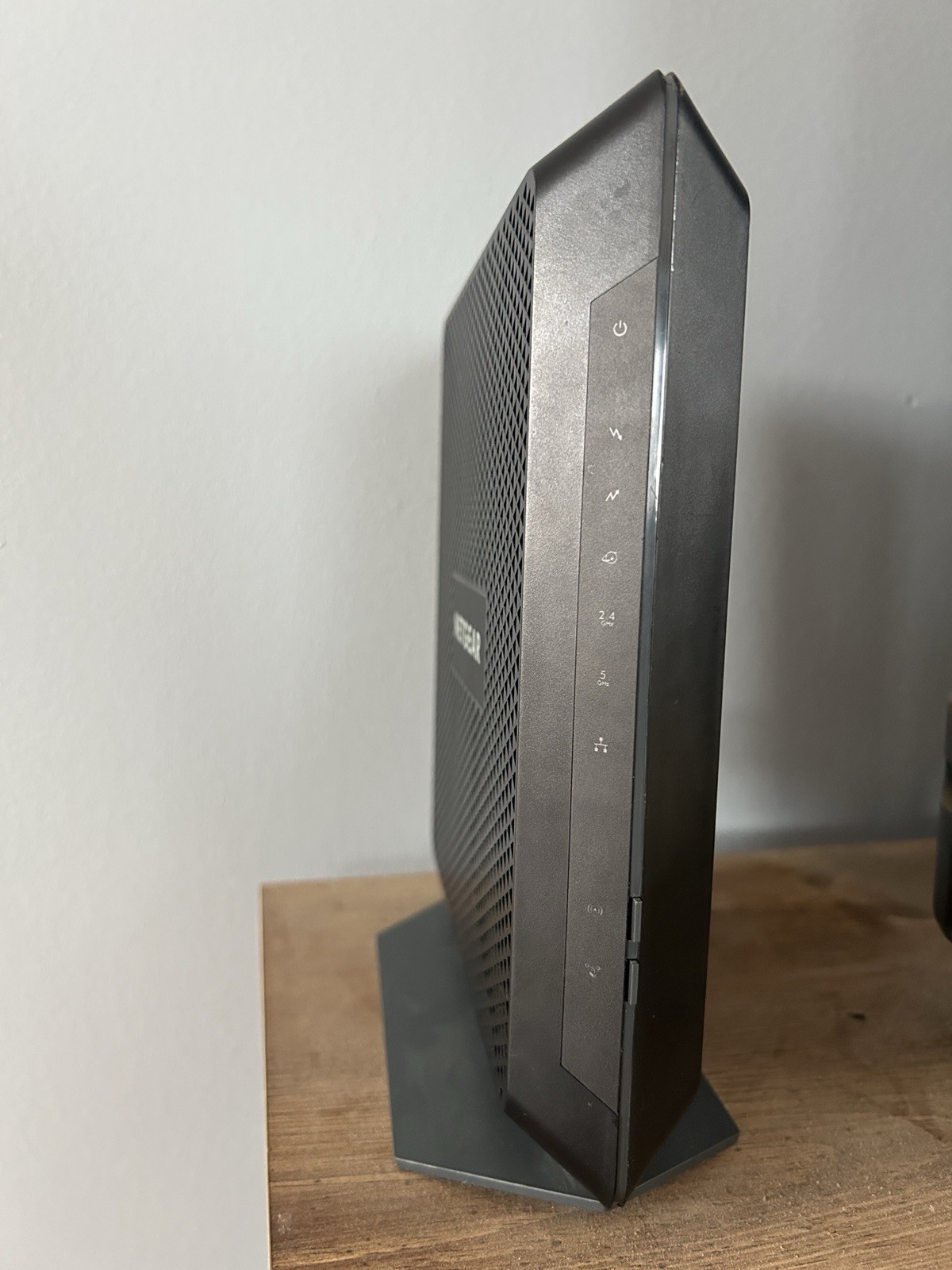 NETGEAR C7000v2 AC1900 Dual-Band Cable Modem WiFi Router