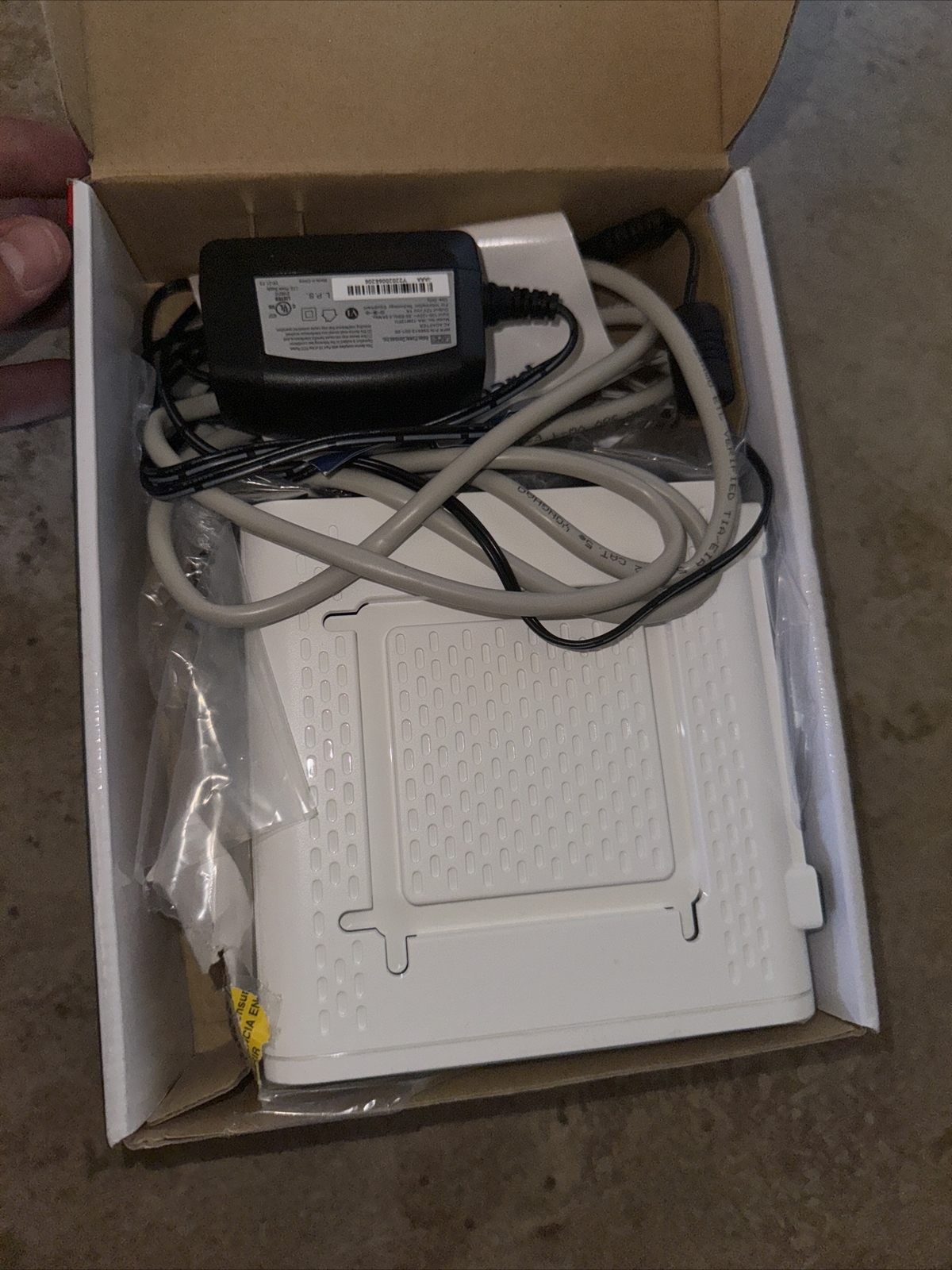 ARRIS SURFboard SB6190 DOCSIS 3.0 32 x 8 Gigabit Cable Modem White