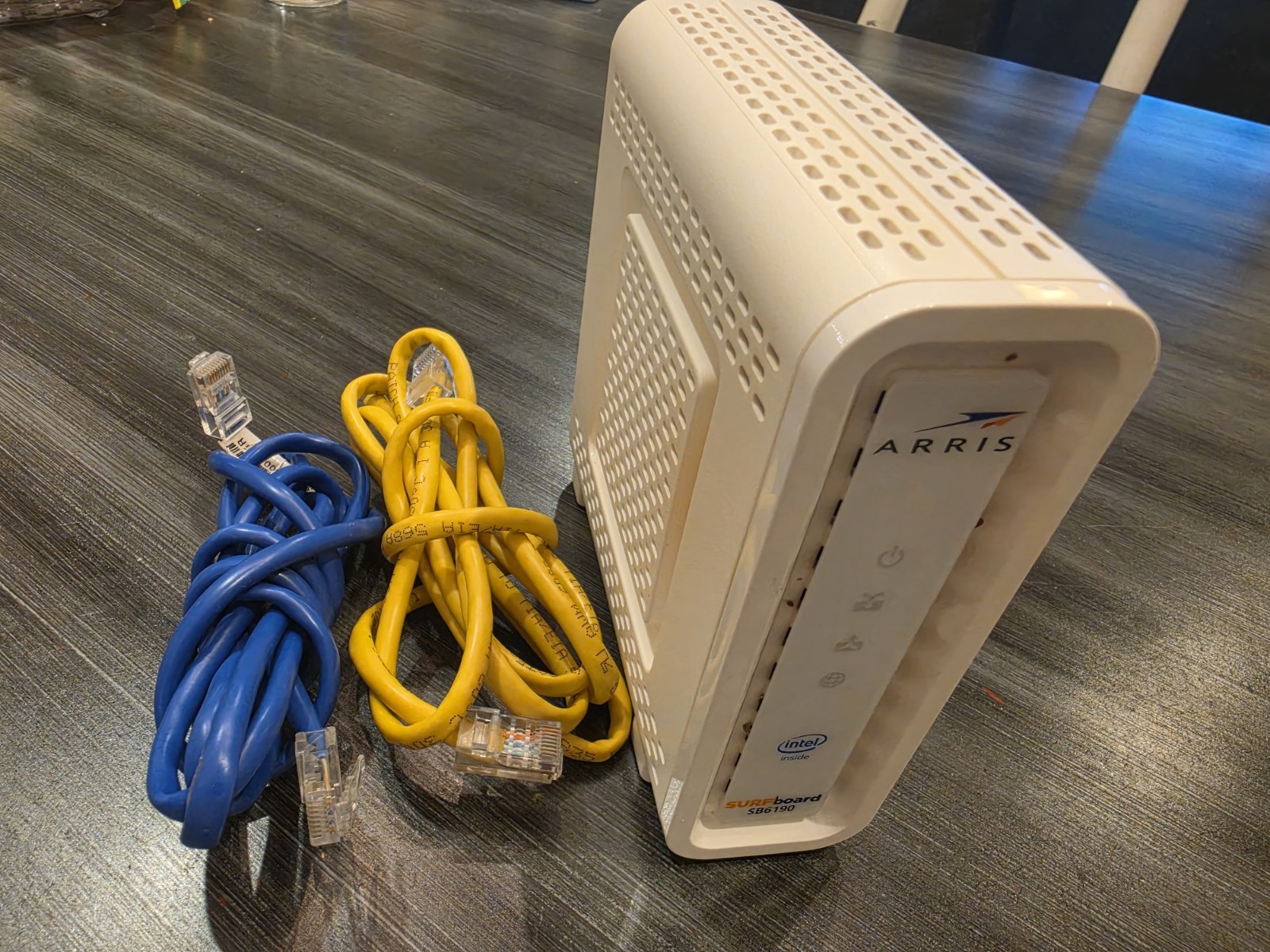 ARRIS SURFboard SB6190 DOCSIS 3.0 Cable Modem Intel Inside White