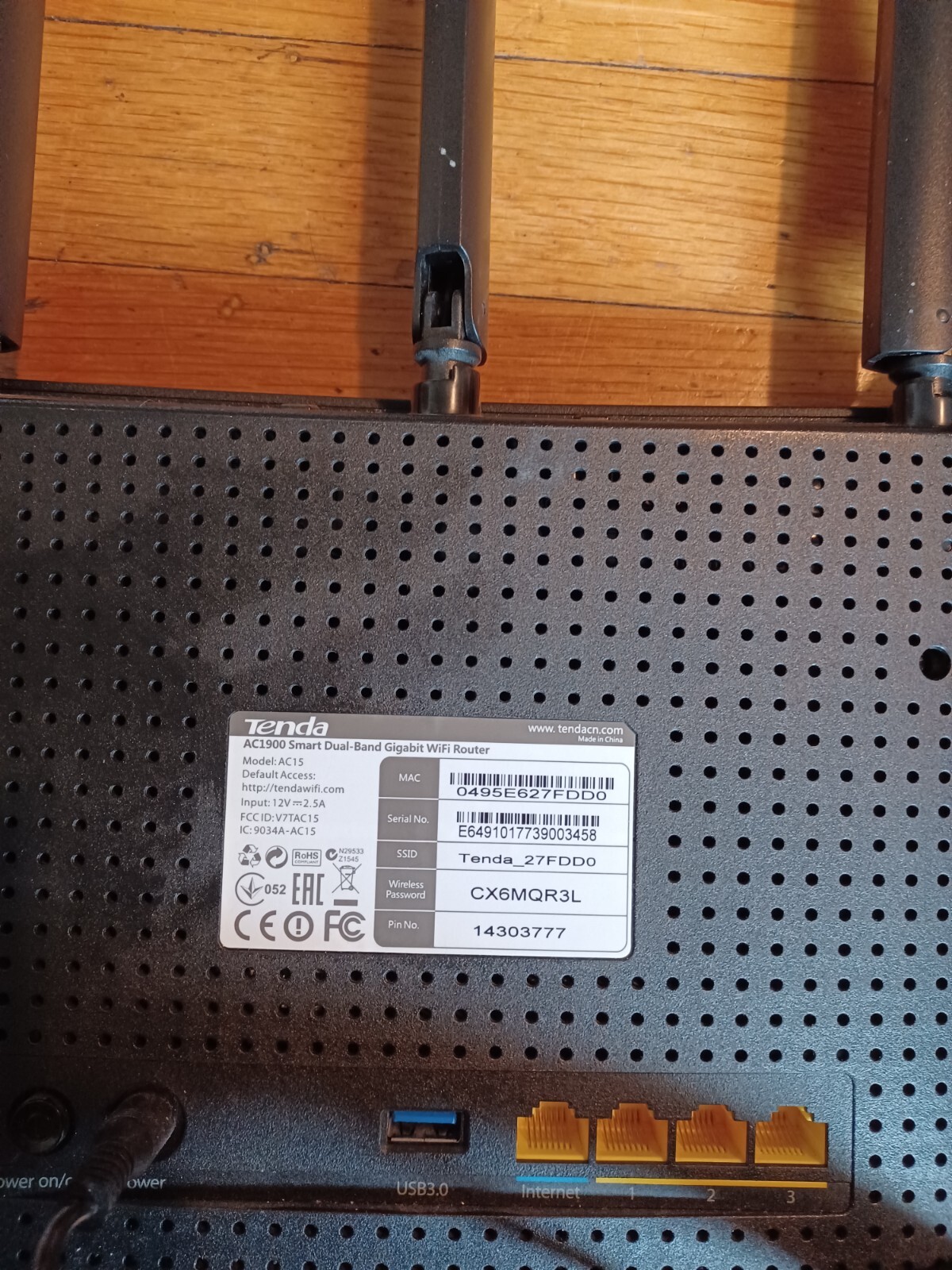 Modem + Router Combo: SURFboard SB6141 Docsis 3.0 + Tenda AC1900 Router