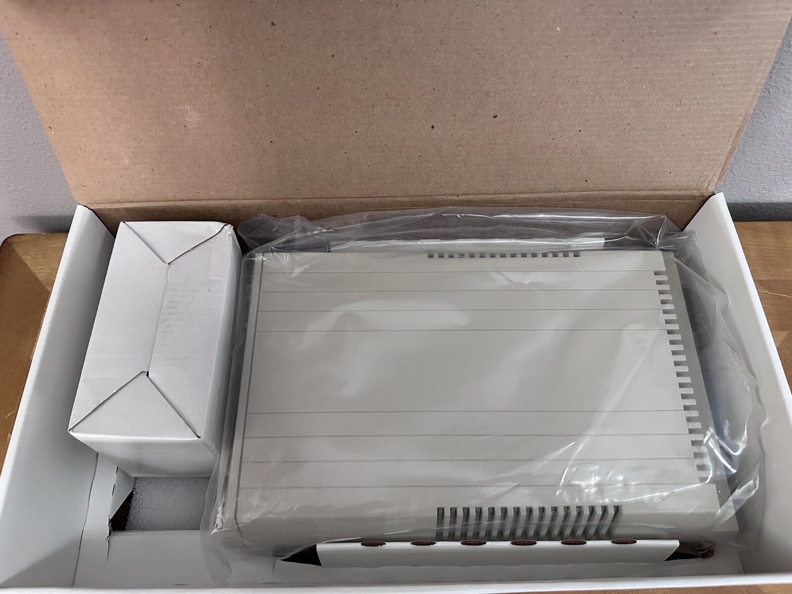 Microcom DeskPorte 14,400 bps Modem W/ Box And Charging Cord.