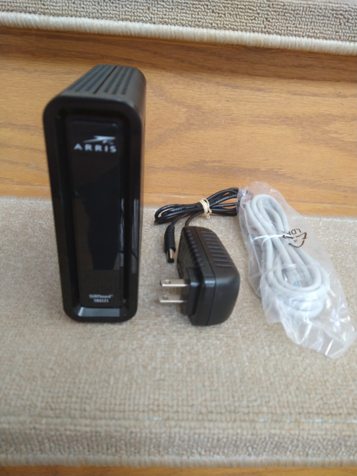 Arris Surfboard SB6121 Cable Modem High Speed Internet Pre-owned. Black