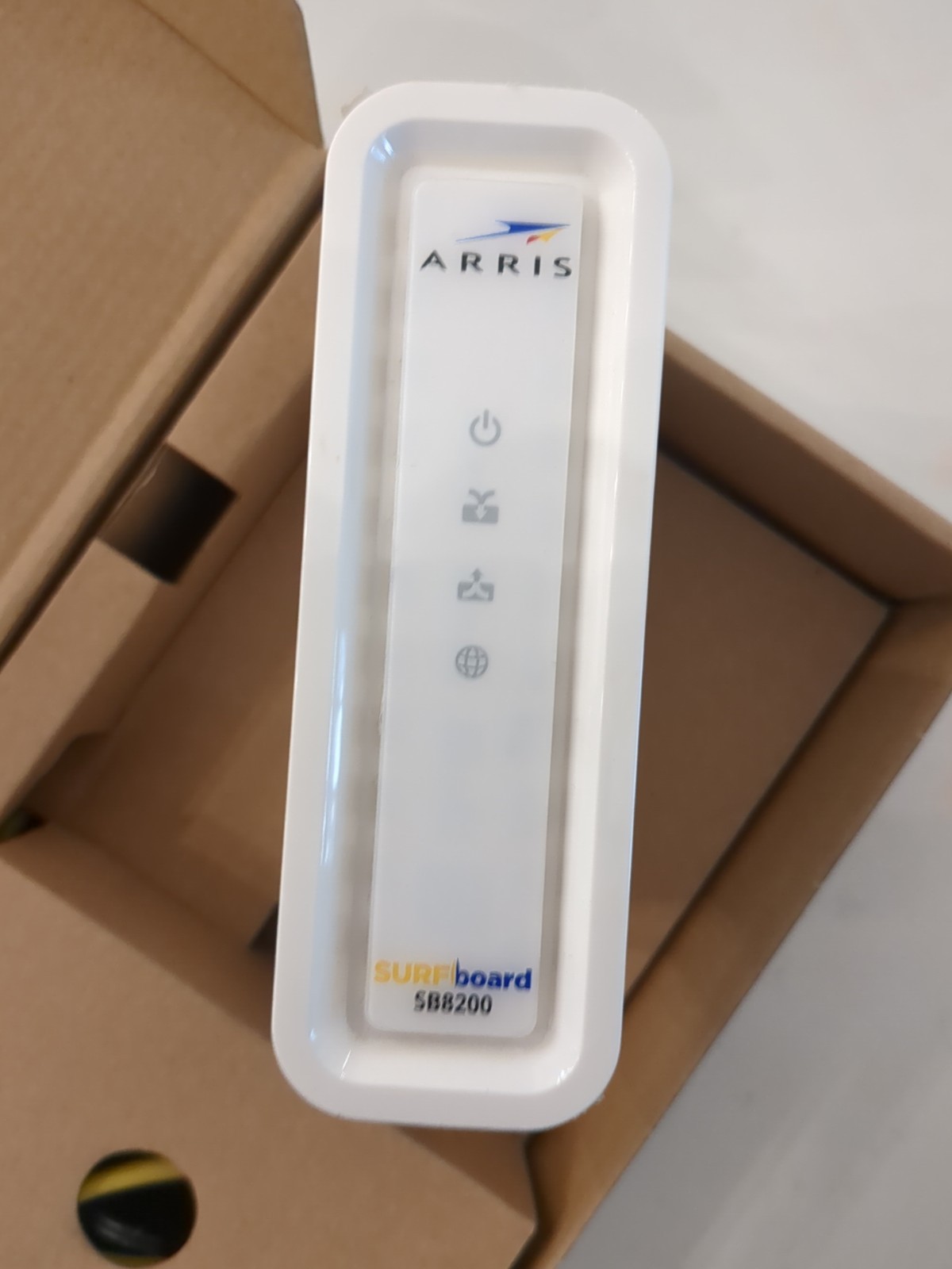 ARRIS SURFboard SB8200 DOCSIS 3.1 10 Gbps Cable Modem, COMPLETE w/ cable + cord