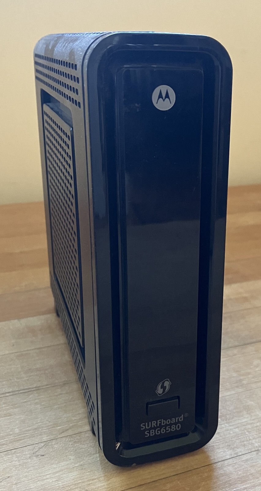 Motorola SBG6580 SURFboard Wi-Fi Cable Modem w/Install Sheet NO POWER CORD/box