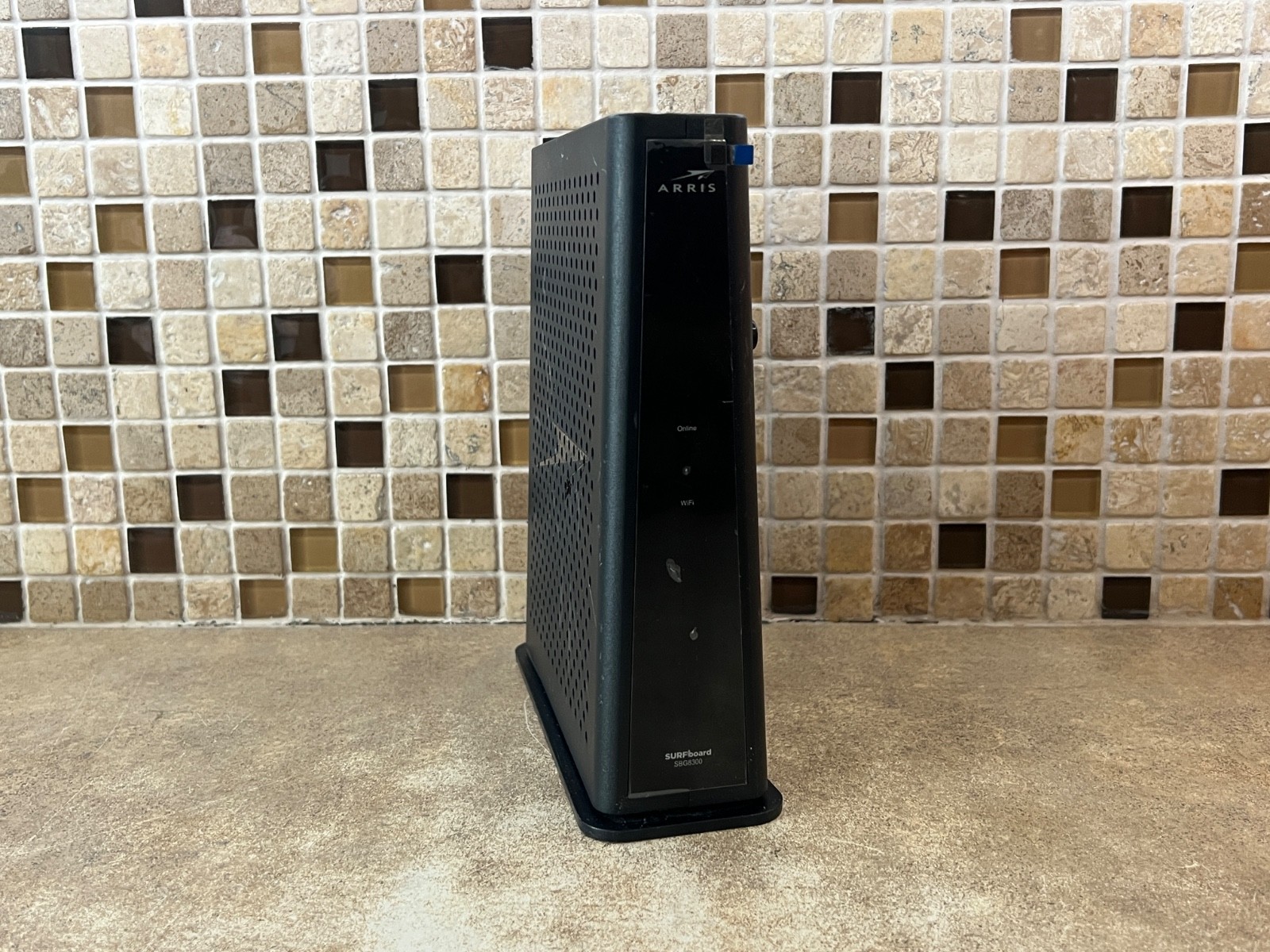 ARRIS SBG8300 DOCSIS 3.1 Gigabit Cable Modem Wi-Fi Router