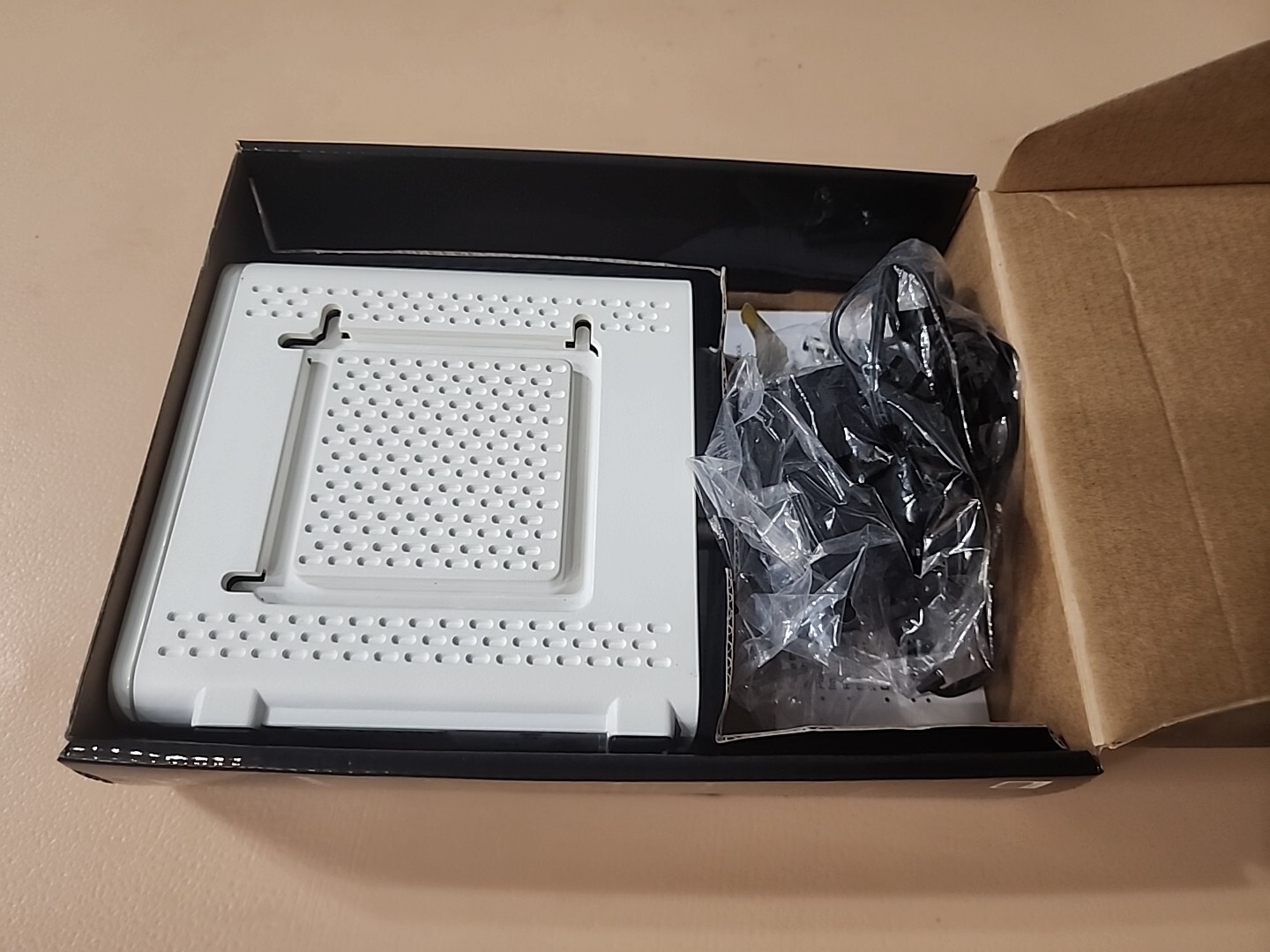 ARRIS SURFboard SB6141 8×4 DOCSIS 3.0 Cable Modem Whit Only Power Cable
