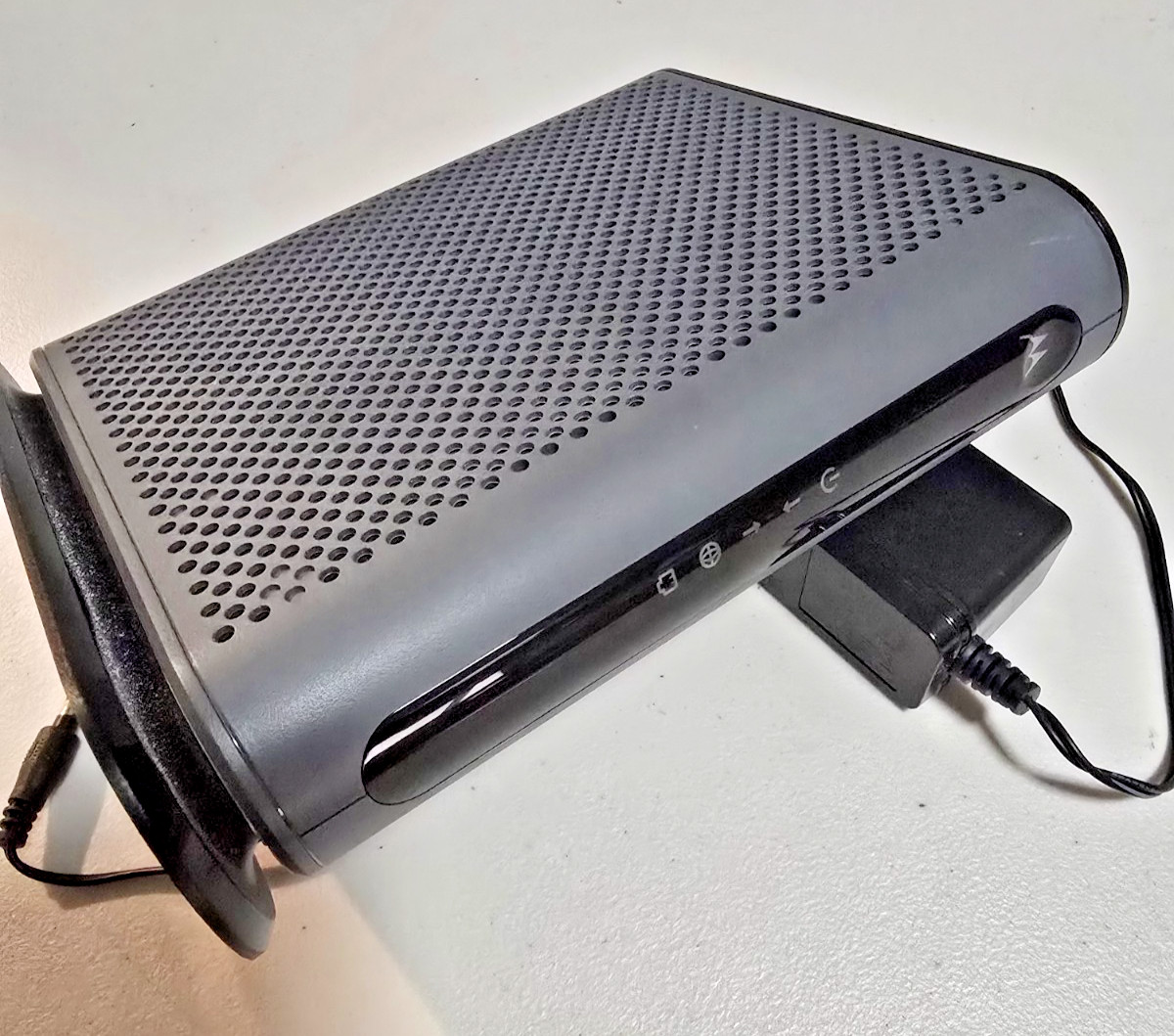 Cable Modem Motorola Docsis 3.1 MB8600 With Ethernet Cable