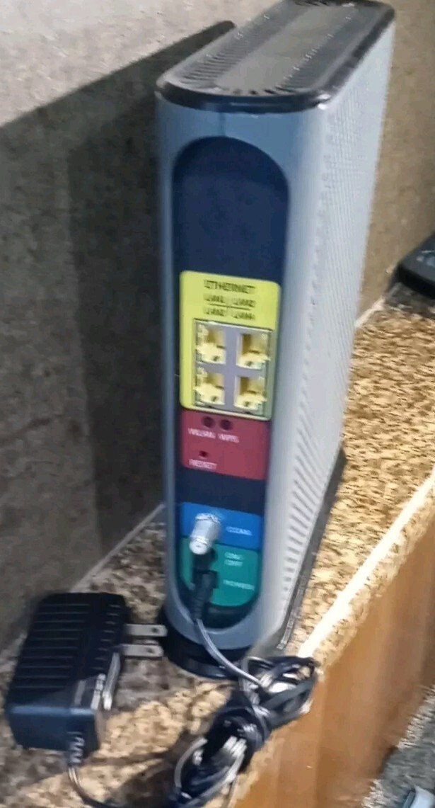 Motorola MG7550 16×4 Cable Modem with Power Cord in Great Shape See Pics