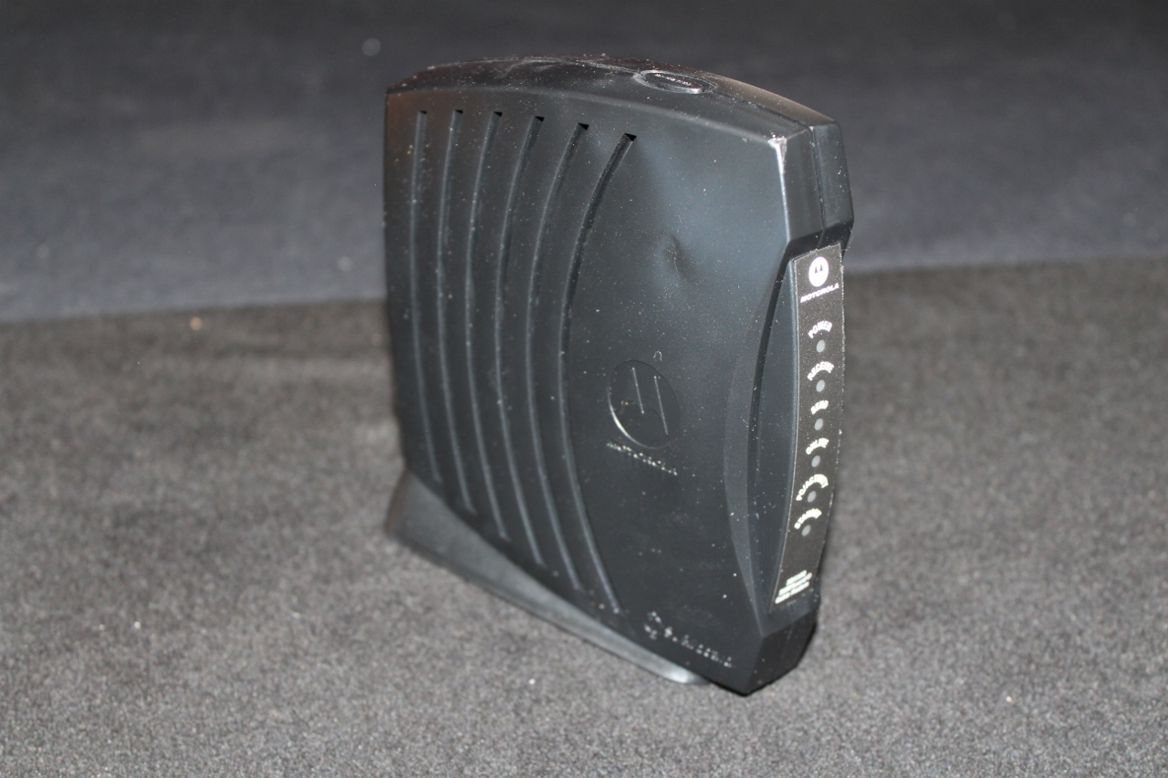 Mint MOTOROLA SURFBOARD CABLE MODEM MODEL NO. SB5100 COMPLETE
