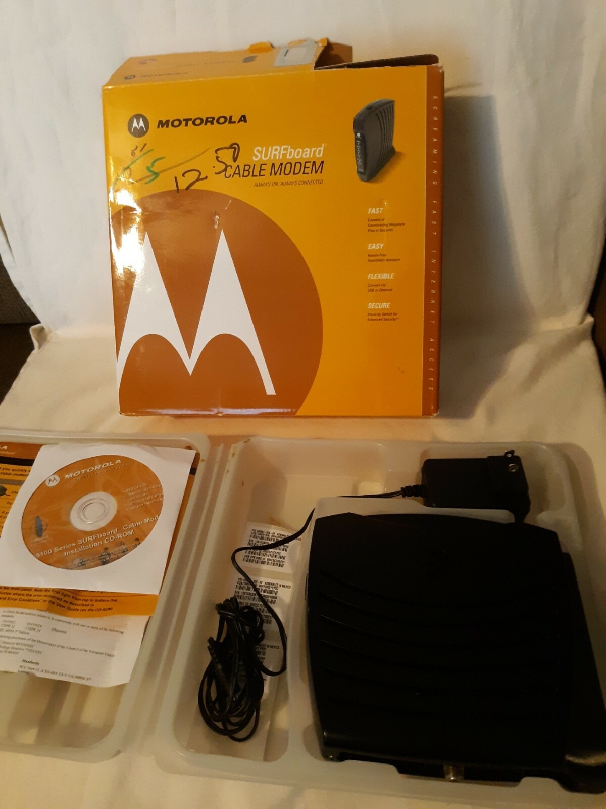 Motorola SURFboard Cable Modem SB5100 (DHSB5100) with Box and Powercord