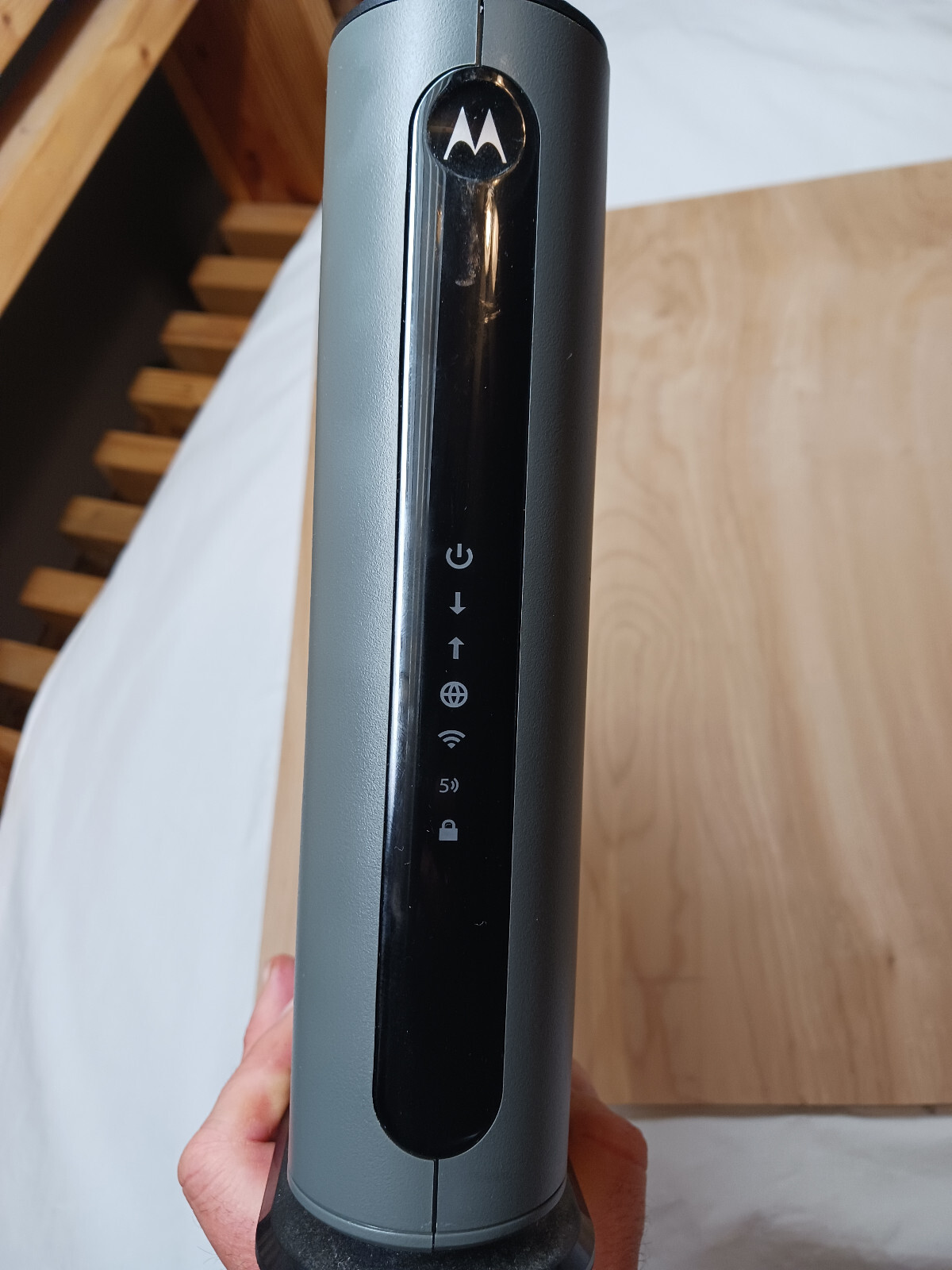 Motorola MG7550 16×4 DOCSIS 3.0 Cable Modem Plus AC1900 WiFi Router