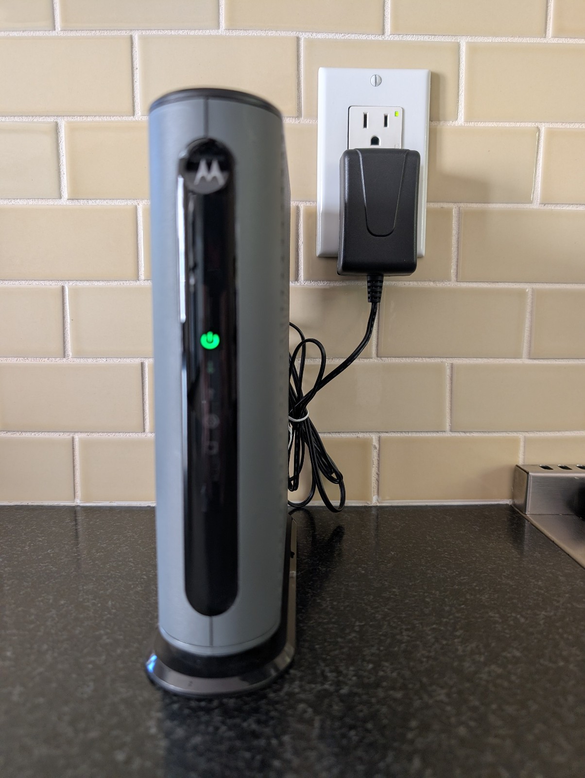 Motorola MB7621 Cable Modem 24×8 DOCSIS 3.0 and power supply, gently used