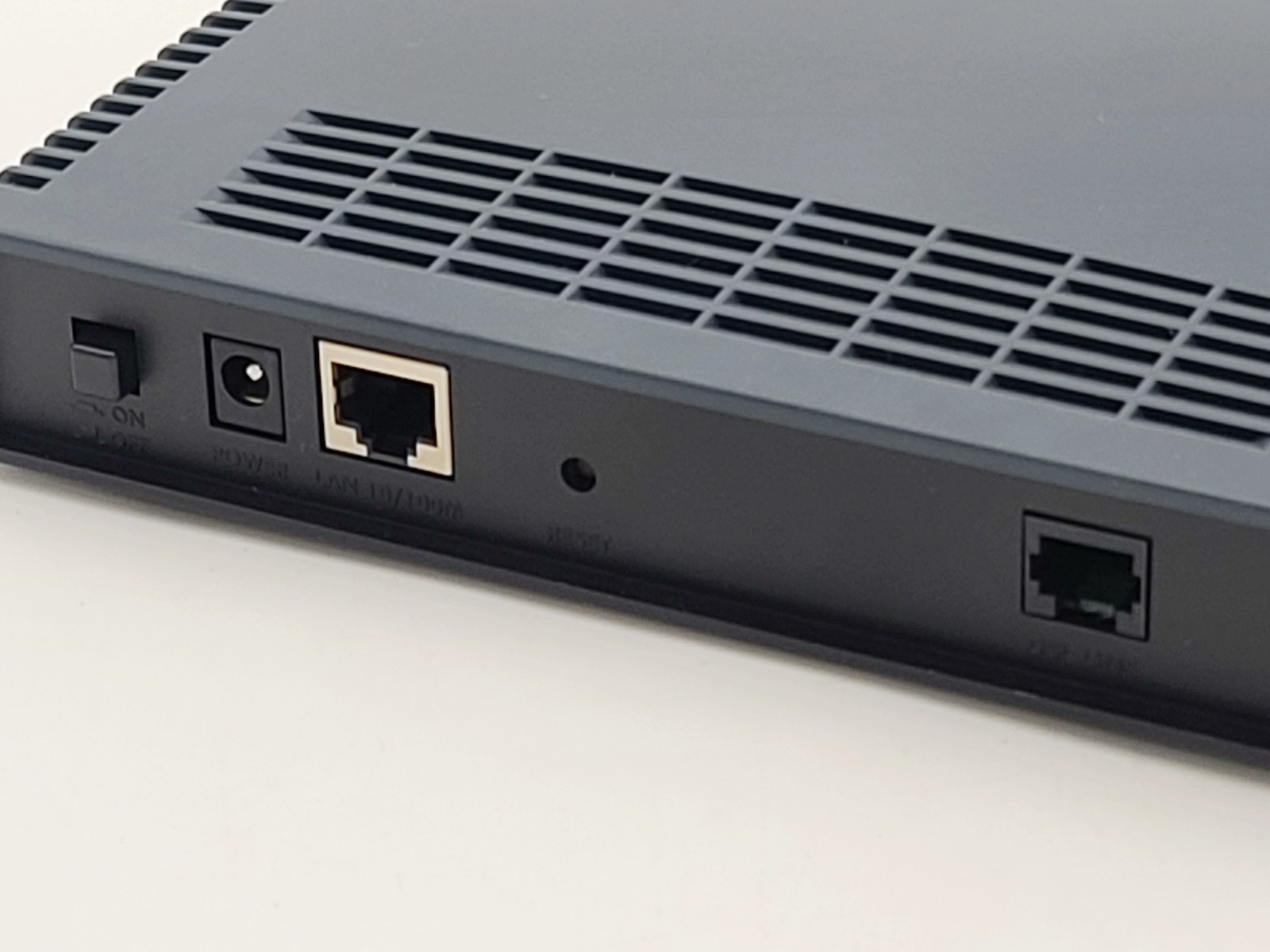 ZYXEL PRESTIGE 645M-UHP 600 SERIES ADSL MODEM WIRED INTERNET ACCESS BRIDGE