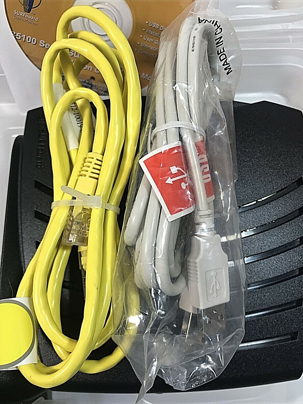 Motorola SURFboard SB5100 Cable Modem 500887-025-00 AC Adapter CD Disk Bundle