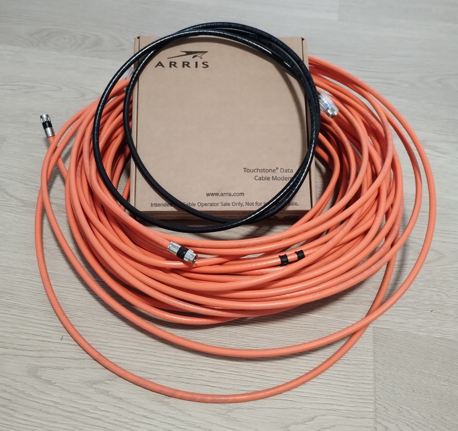 ARRIS Touchstone CM8200A DOCSIS 3.1 Cable Modem + 100 ft cable