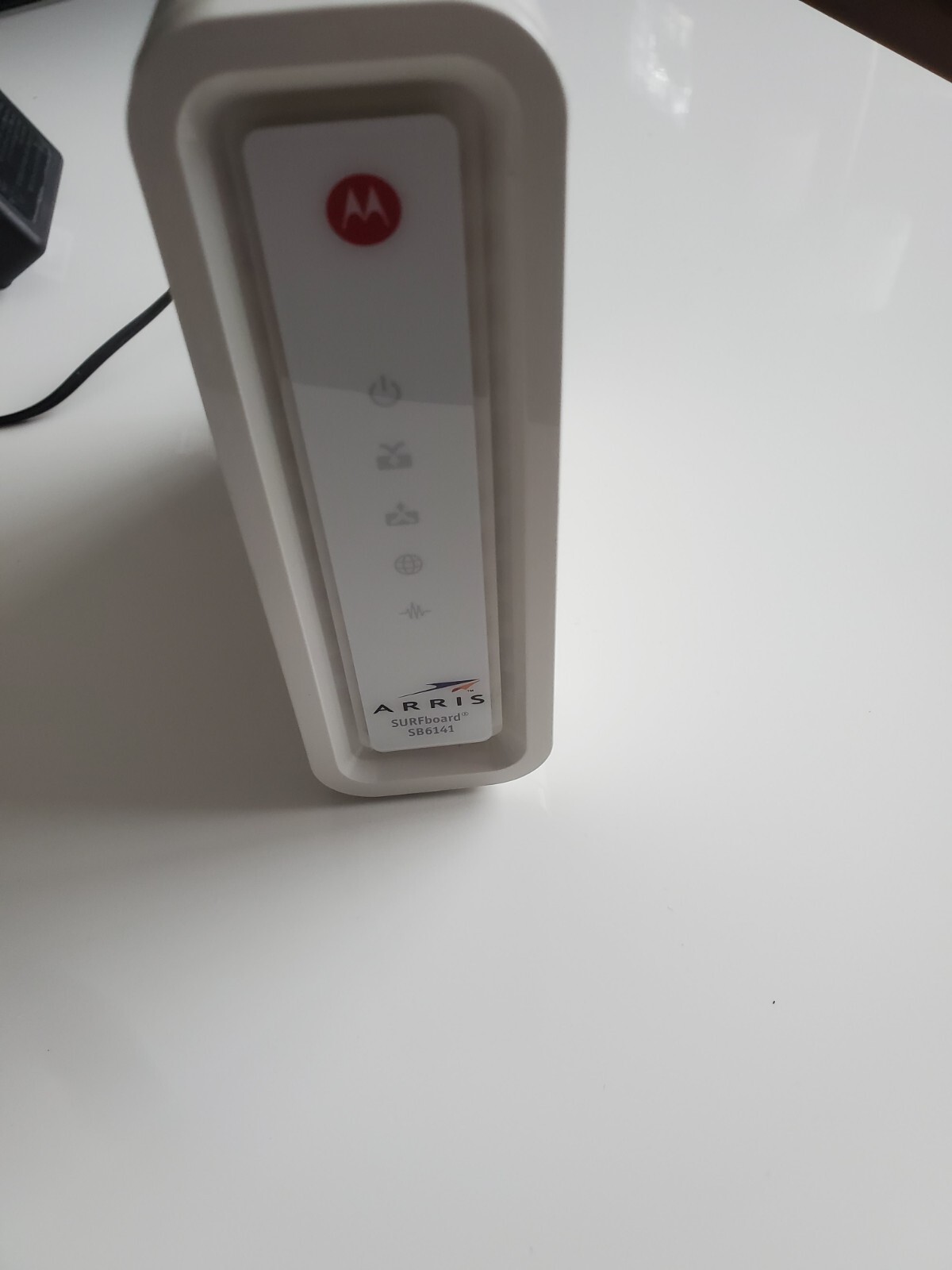 ARRIS SURFboard SB6141 8×4 DOCSIS 3.0 Cable Modem White W/charger