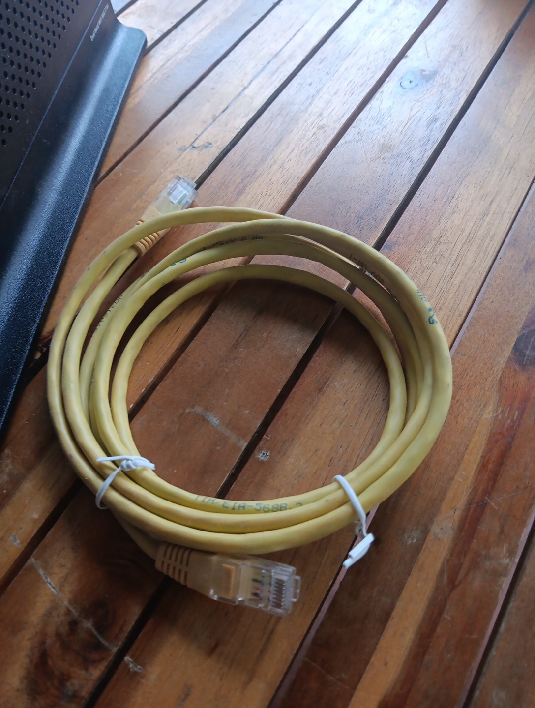 Xfinity Technicolor XB3 Wireless Gateway (Model DPC3941T) – DOCSIS 3.0 + Cables