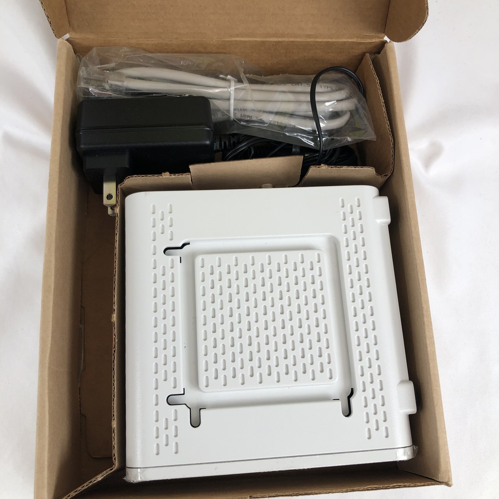 ARRIS SURFboard SB6141 DOCSIS 3.0 Cable Modem White Refurbished