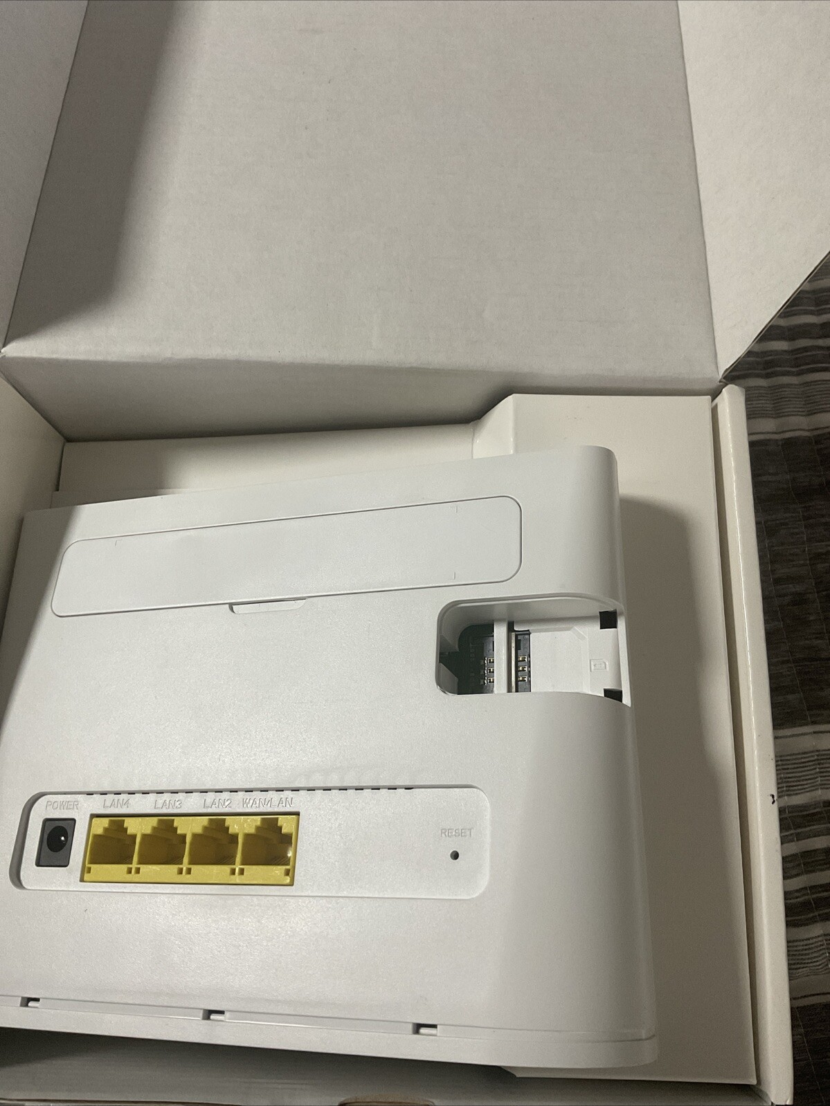 4G-LTE model B525 Modem Wifi