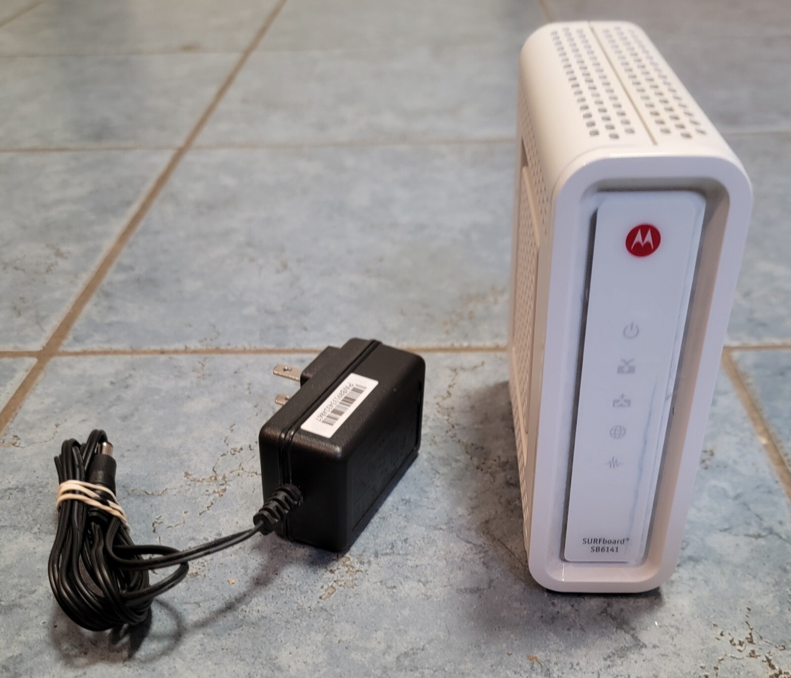 Motorola SURFboard SB6141 Docsis 3.0 Cable Modem – With Power Adapter