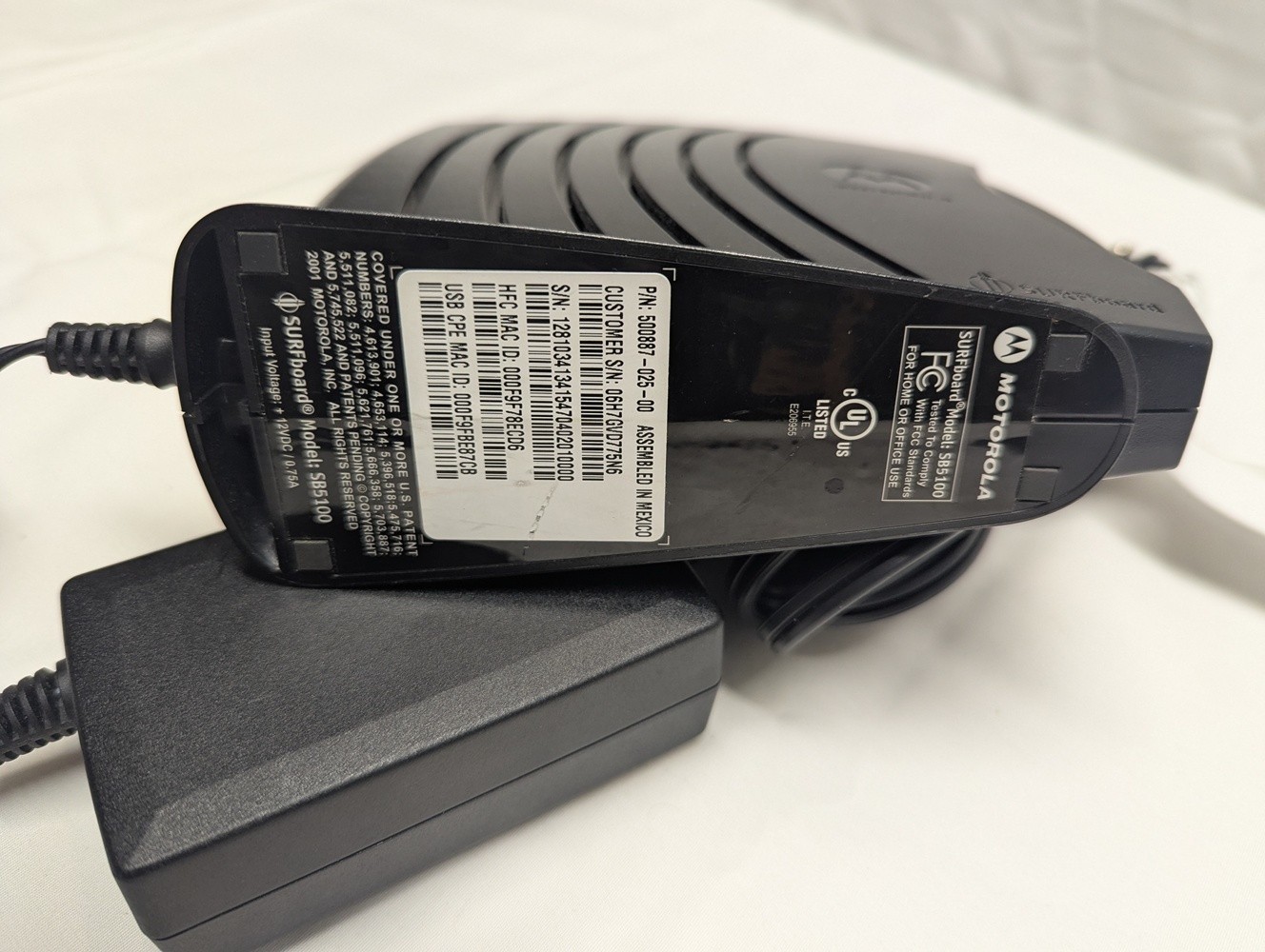 Motorola SB5100 SURFboard Cable Modem with power supply