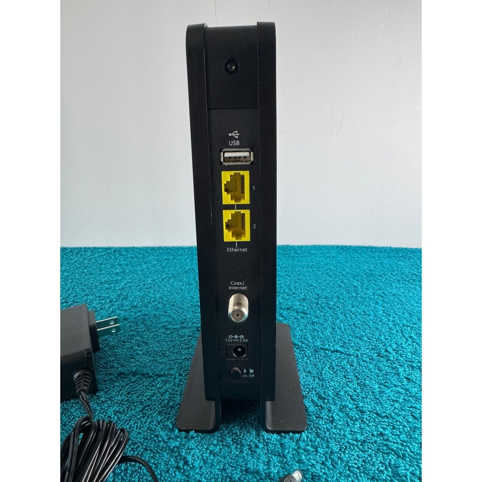 NETGEAR N600 WiFi DOCSIS 3.0 Modem Router with 5 Port Ethernet Switch Bundle