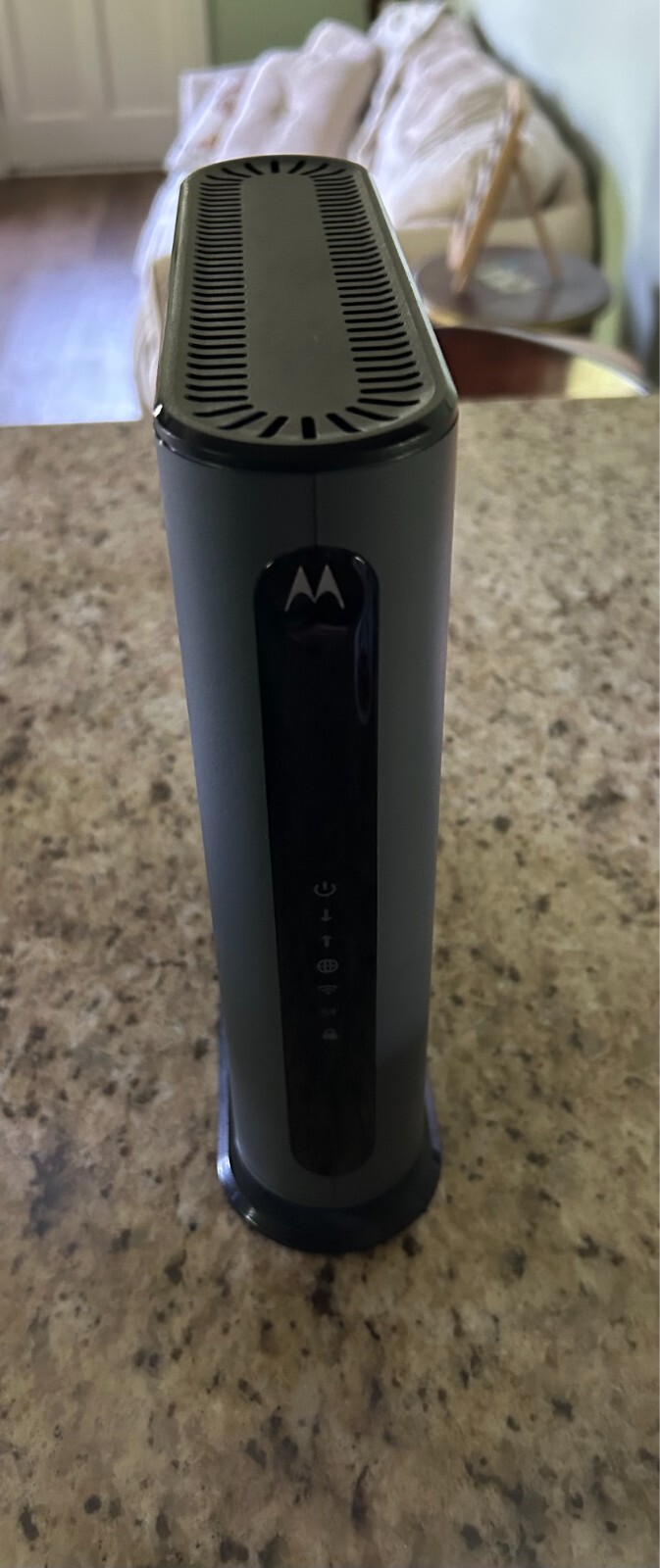 Motorola MG7550 16×4 High Speed ​​Cable Modem – Black/Gray