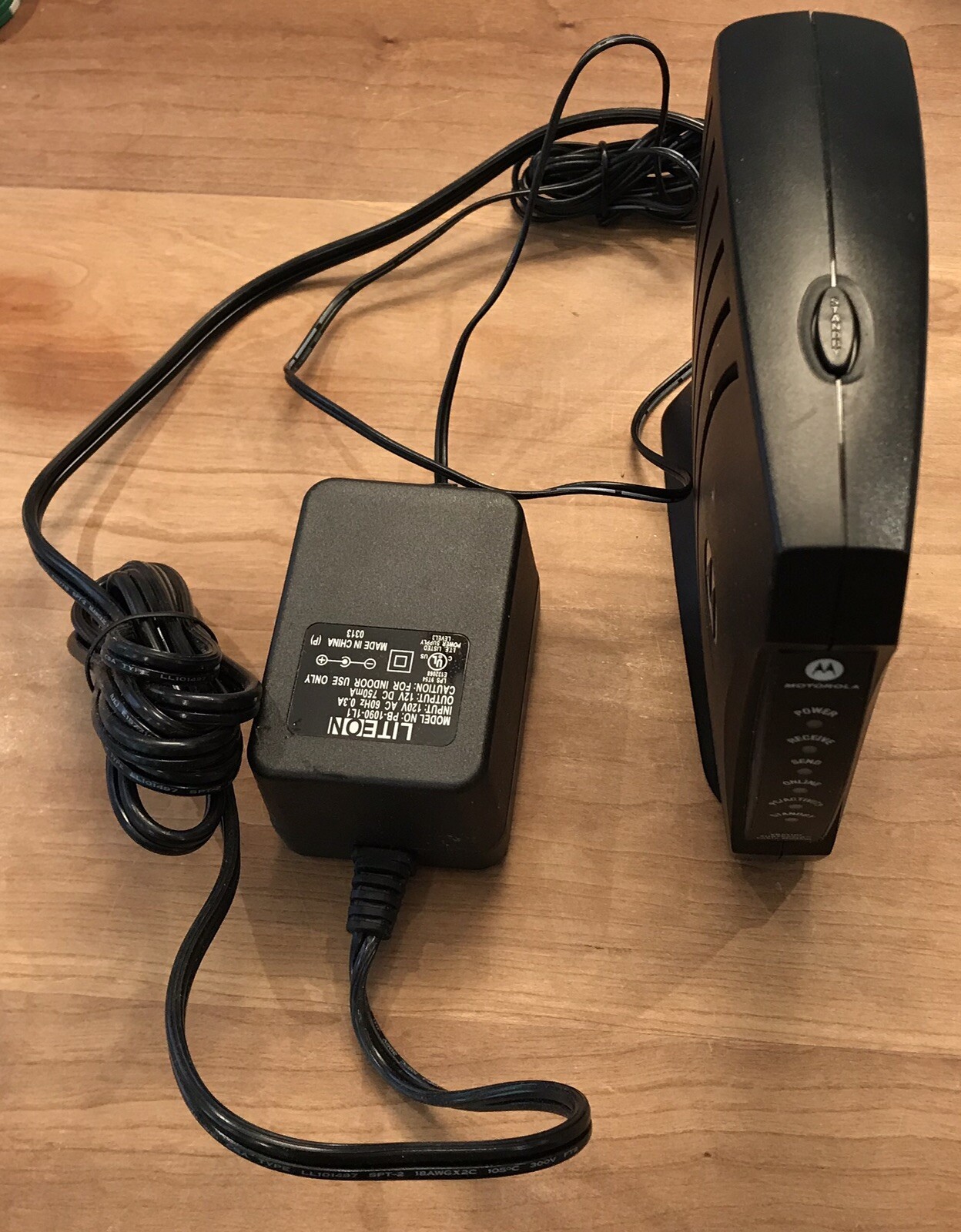 Motorola SB5100 SURFboard Cable Modem with power supply 500887-001-00