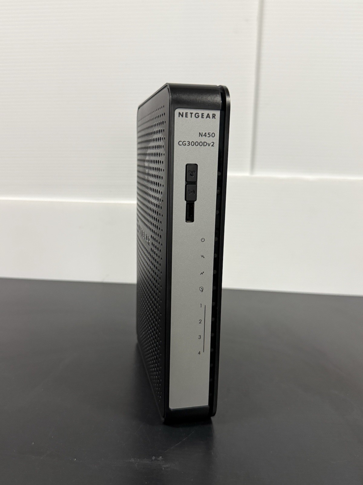 Netgear CG3000D Docsis 3.0 Cable Modem Wireless Wifi Router Gateway no adapter