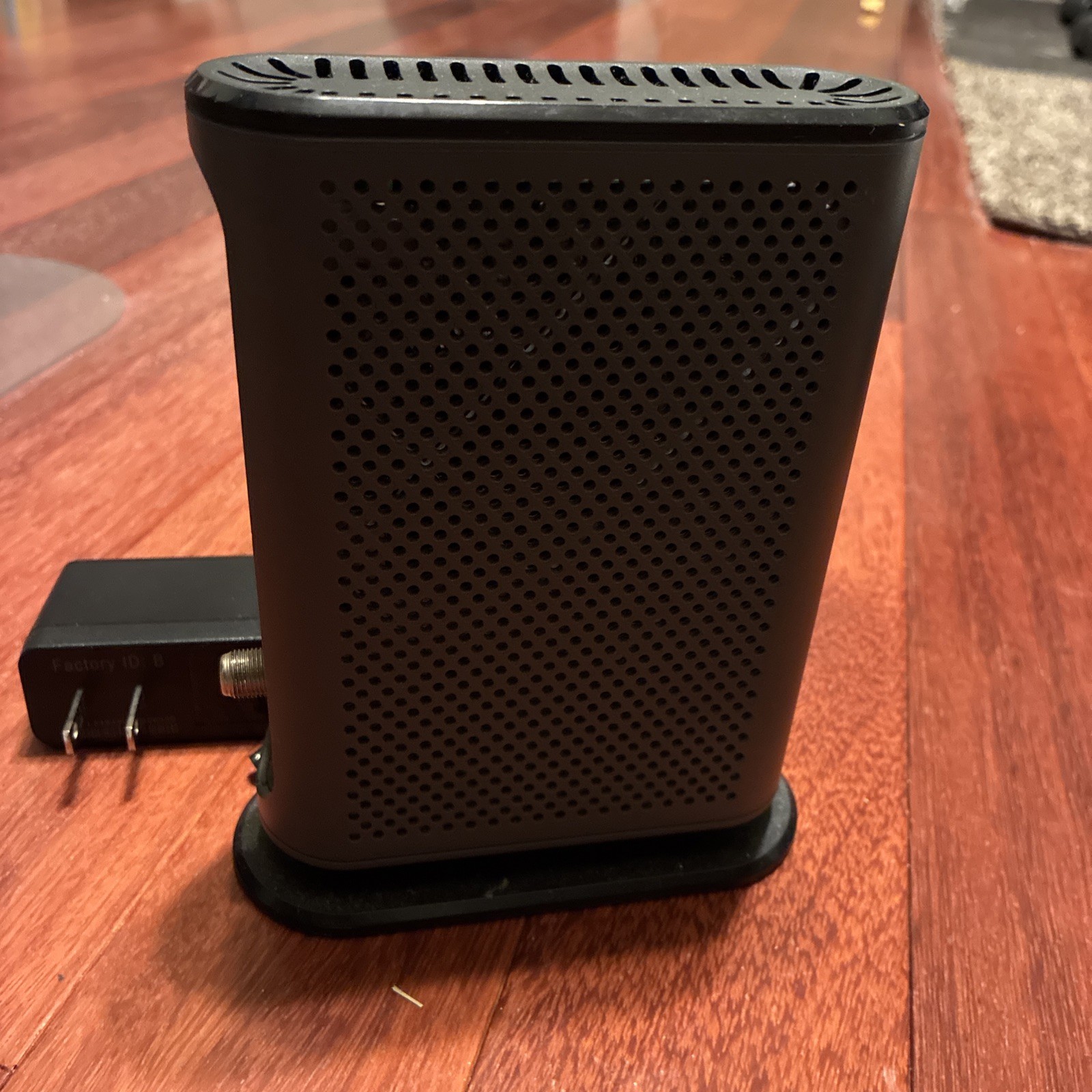 Motorola 8×4 Cable Modem Model MB7220 DOCSIS 3.0 – Works Great!