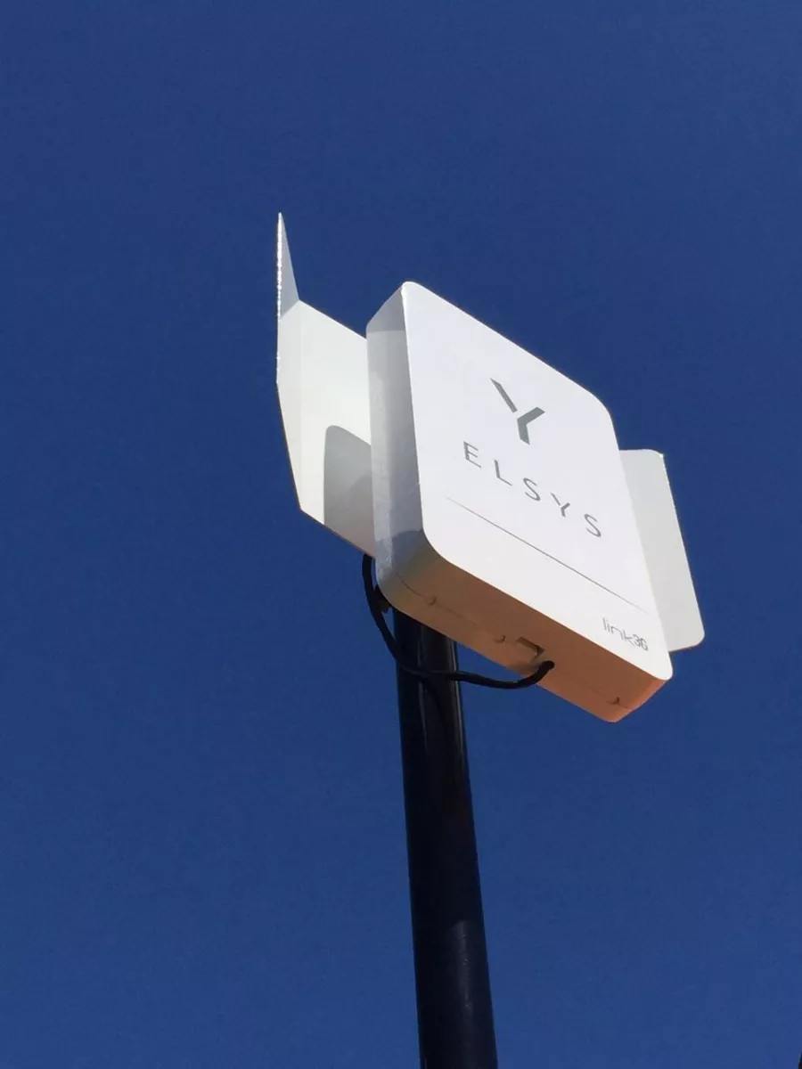 ELSYS AMPLIMAX 4G LTE Portable FWA Modem: Built-in High-Gain Antenna & SIM Slot.