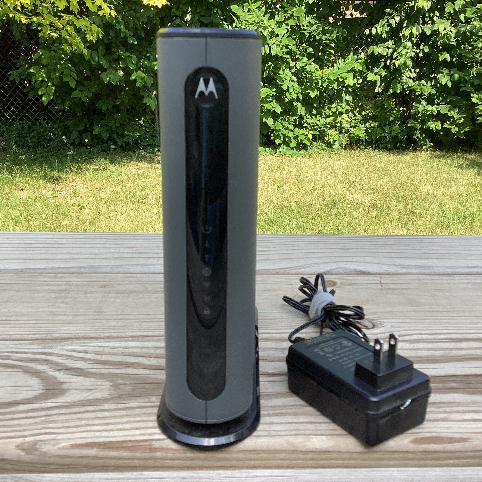 MOTOROLA CABLE MODEM PLUS WIFI ROUTER DOCSIS 3.0 16X4 AC1900 MG7550 POWER BOOST