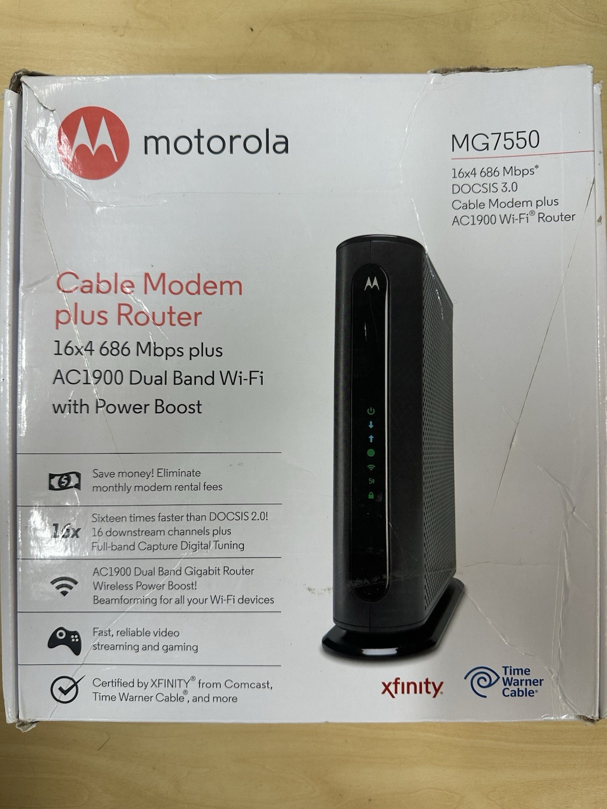 Motorola MG7540-10 16×4 686 Mbps plus AC1900 Dual Band Wi-Fi Cable Modem Router