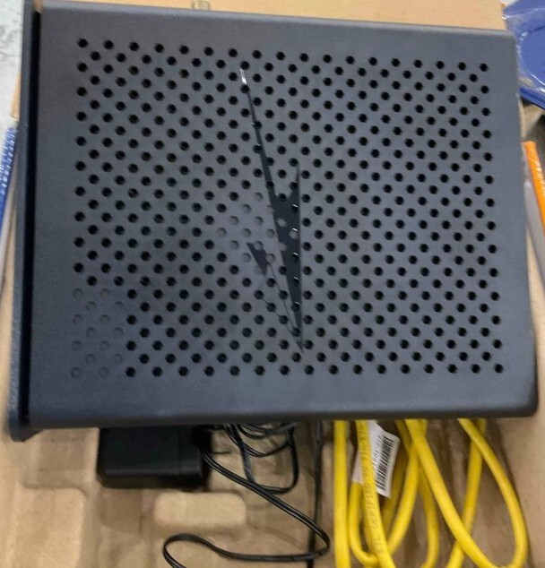 Arris Surfboard SBG8300 Black DOCSIS 3.1 Gigabit Cable Modem DC12VDC
