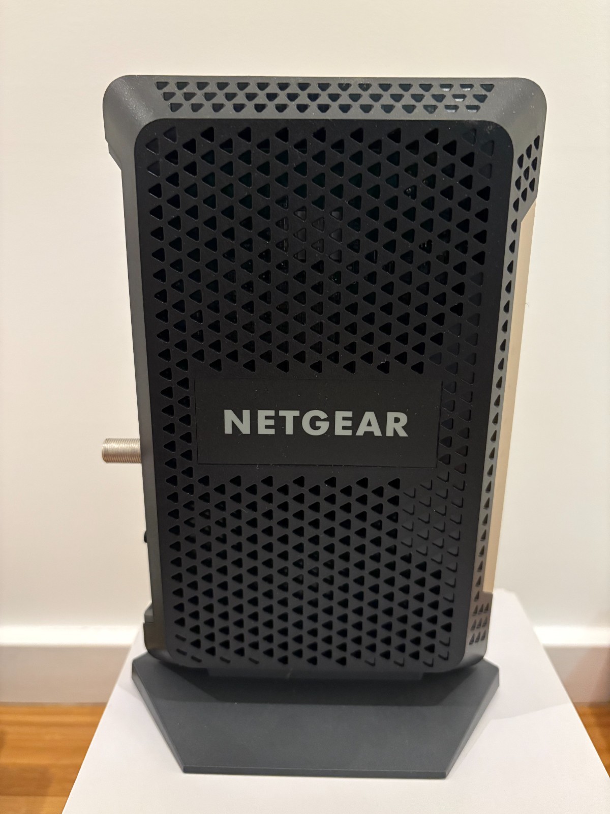NETGEAR CM1000 Wired-Ethernet (RJ-45) Cable – CM1000100NAS (Black)