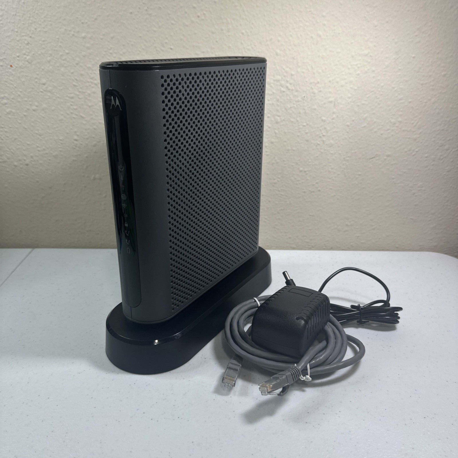 Motorola MT7711 24X8 Cable Modem Plus Router With Voice DOCSIS 3.0 AC1900