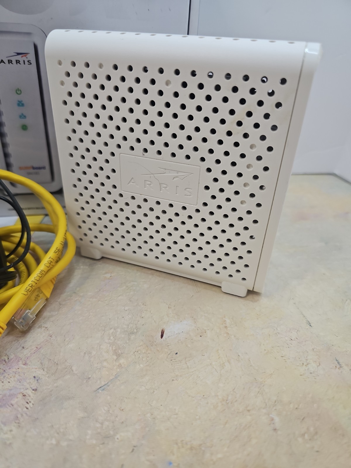 ARRIS SURFboard Modem DOCSIS 3.0 Cable White SB6183 W/ethernet Cable RJ45