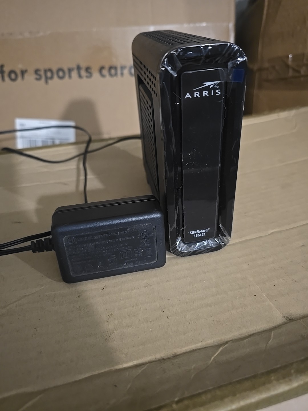 Arris Surfboard SB6121 Cable Modem with power adapter, Pre-owned Black