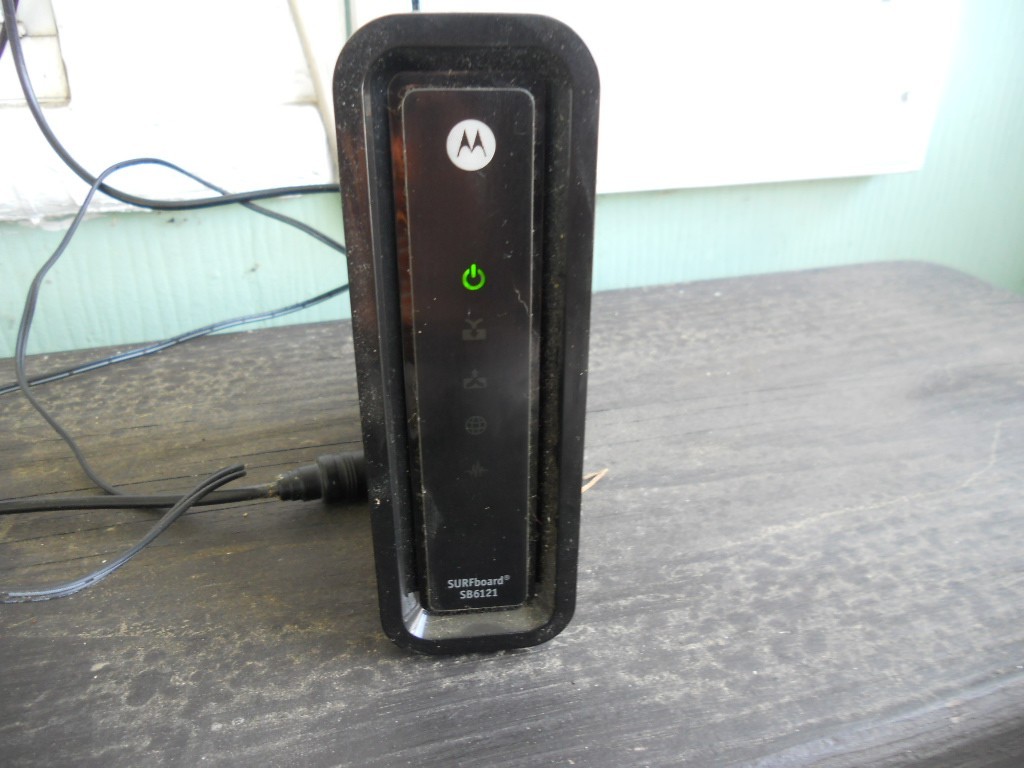 MOTOROLA Arris SurfBoard SB6121 DOCSIS 3.0 Cable Internet Wifi Modem