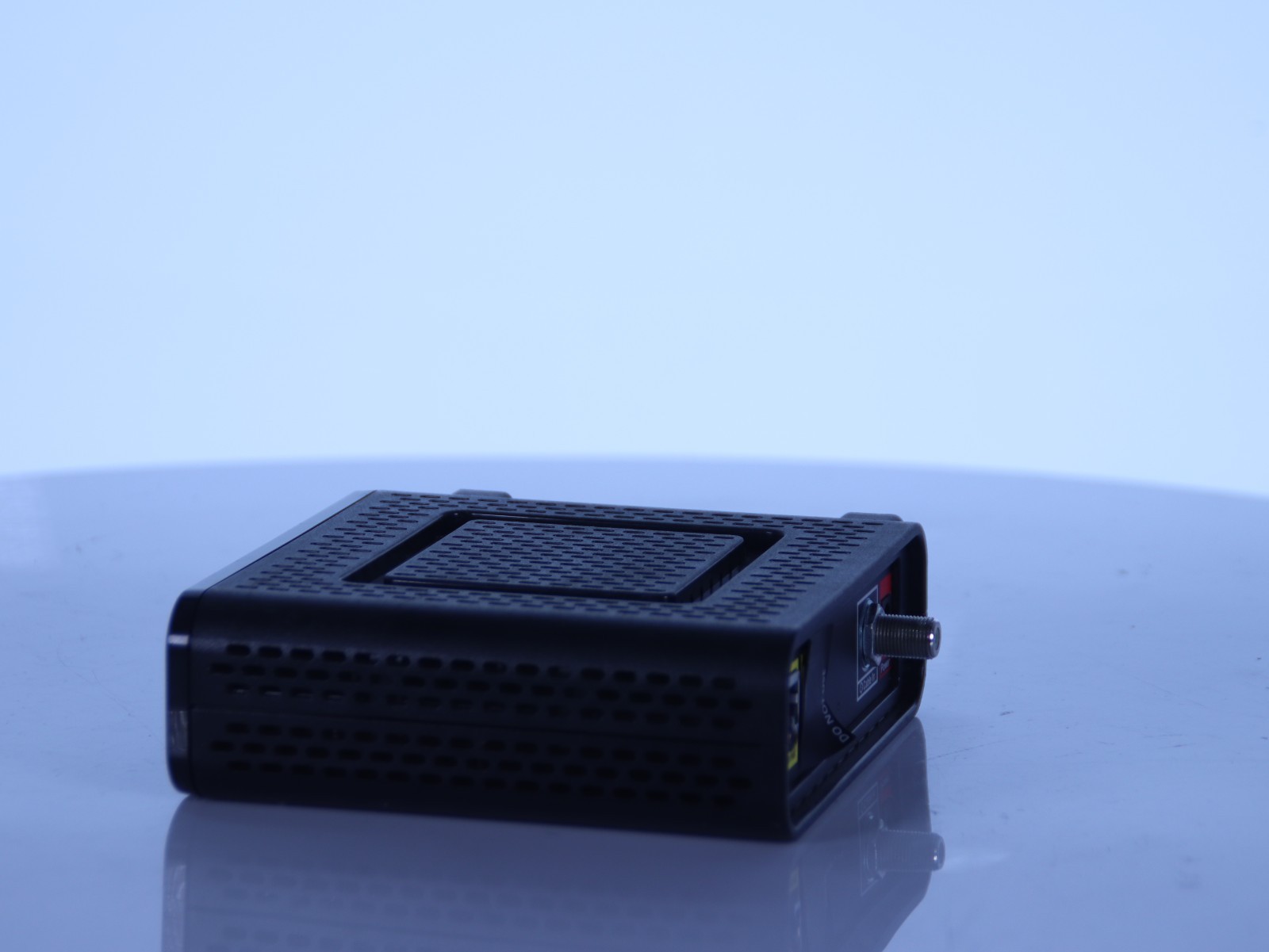Arris Touchstone CM8200A DOCSIS 3.1 Ultra Fast Cable Modem – NO AC Adapter